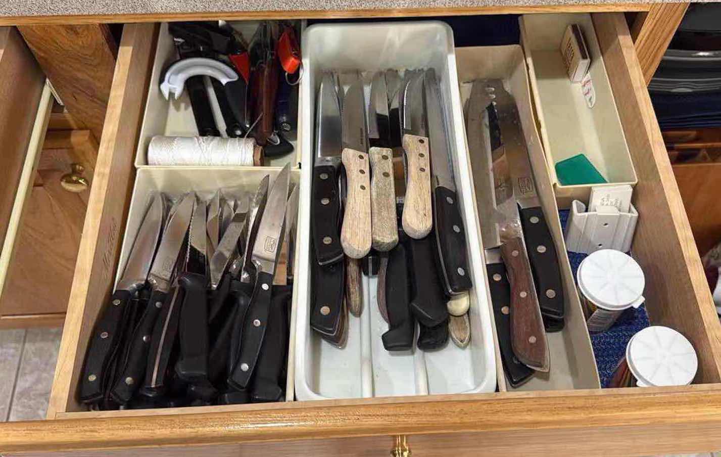 Photo 1 of CONTENTS OF KITCHEN DRAWER-KNIVES
