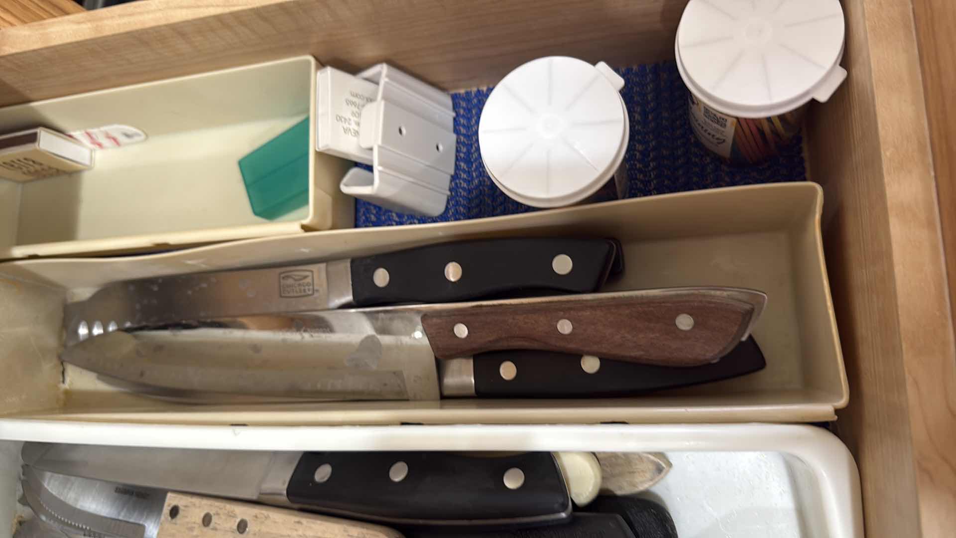 Photo 1 of CONTENTS OF KITCHEN DRAWER-KNIVES