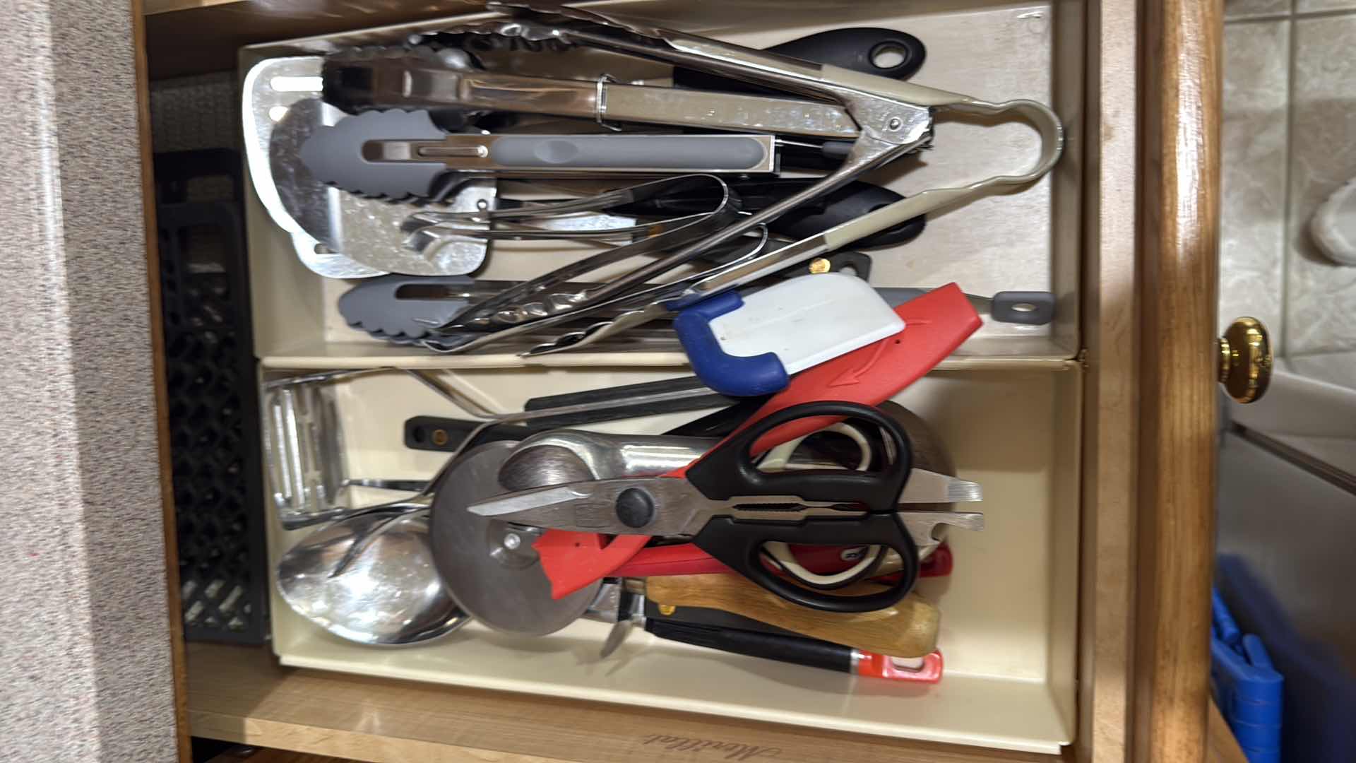 Photo 1 of CONTENTS OF KITCHEN DRAWER-UTENSILS