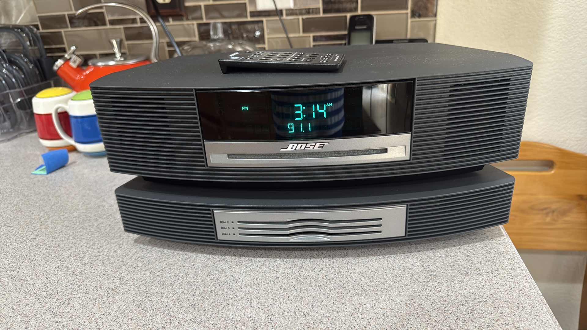 Photo 1 of BOSE WAVE MUSIC SOUND SYSTEM W REMOTE