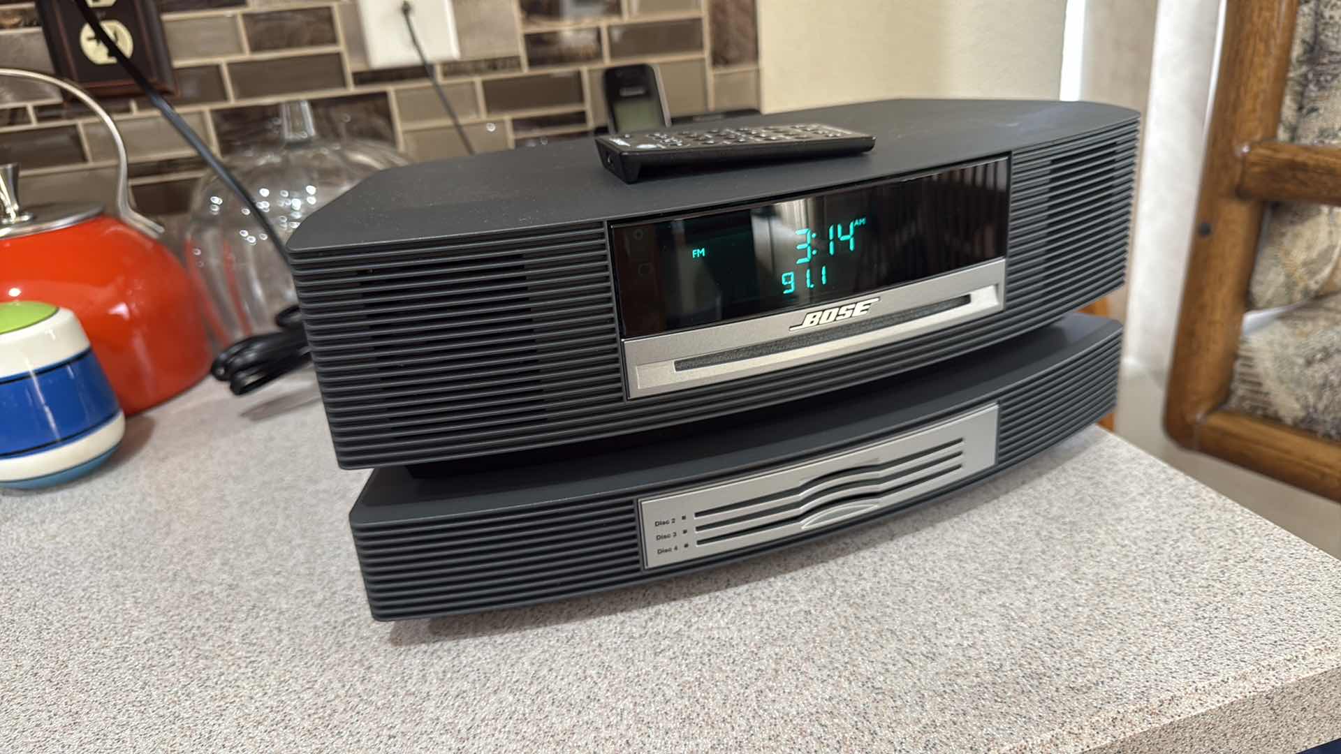 Photo 1 of BOSE WAVE MUSIC SOUND SYSTEM W REMOTE