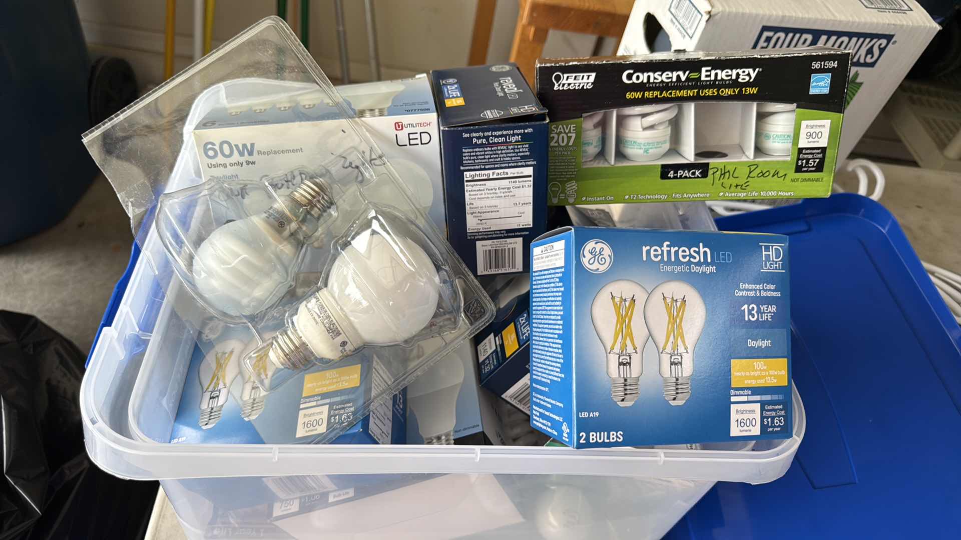 Photo 1 of CONTENTS OF TOTE-ASSORTED LIGHT BULBS