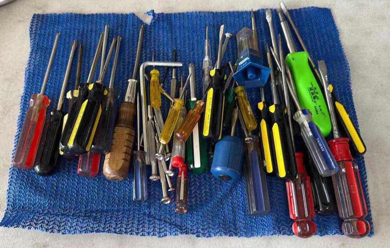 Photo 1 of SCREW DRIVERS-VARIOUS STYLES & SIZES