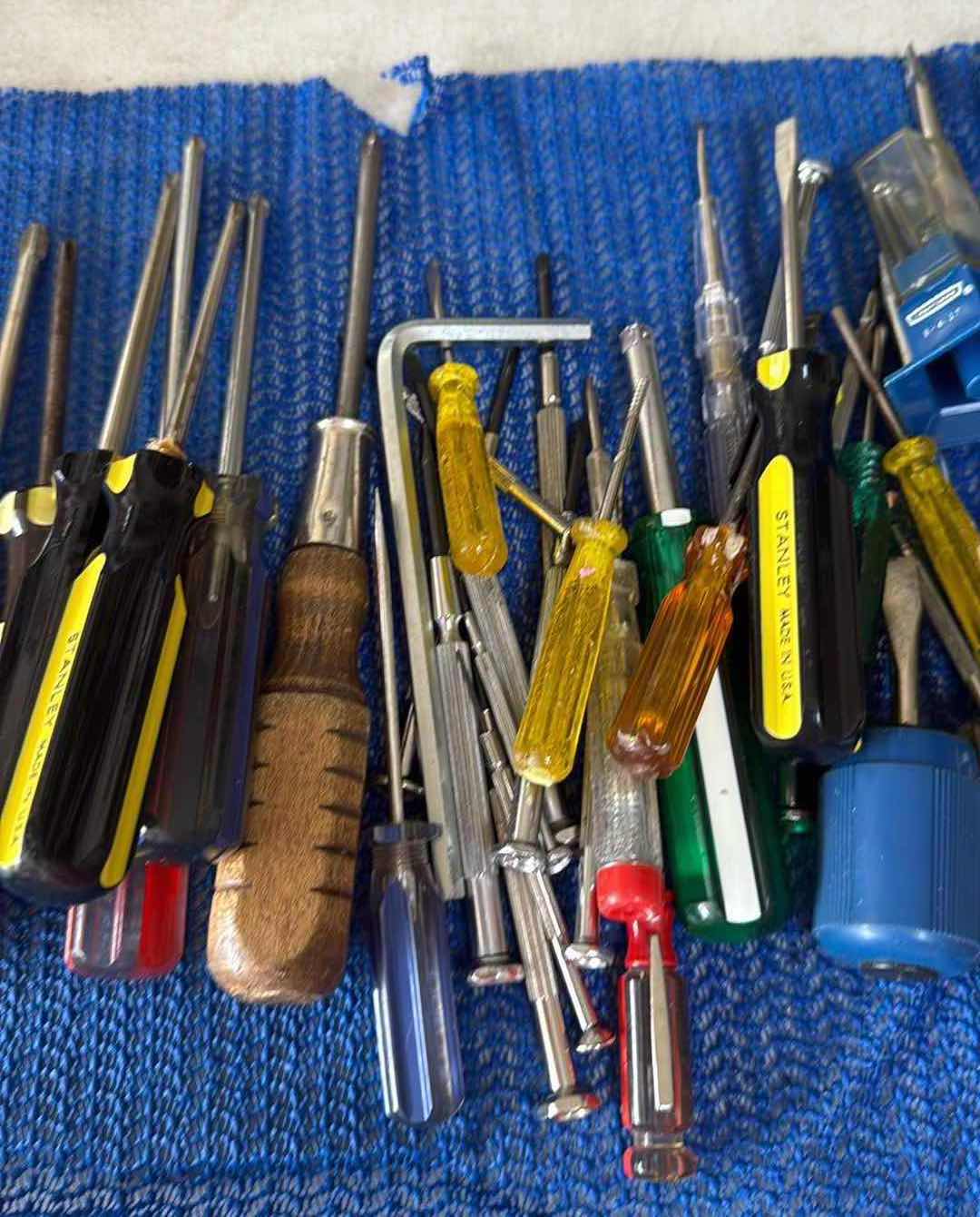 Photo 1 of SCREW DRIVERS-VARIOUS STYLES & SIZES