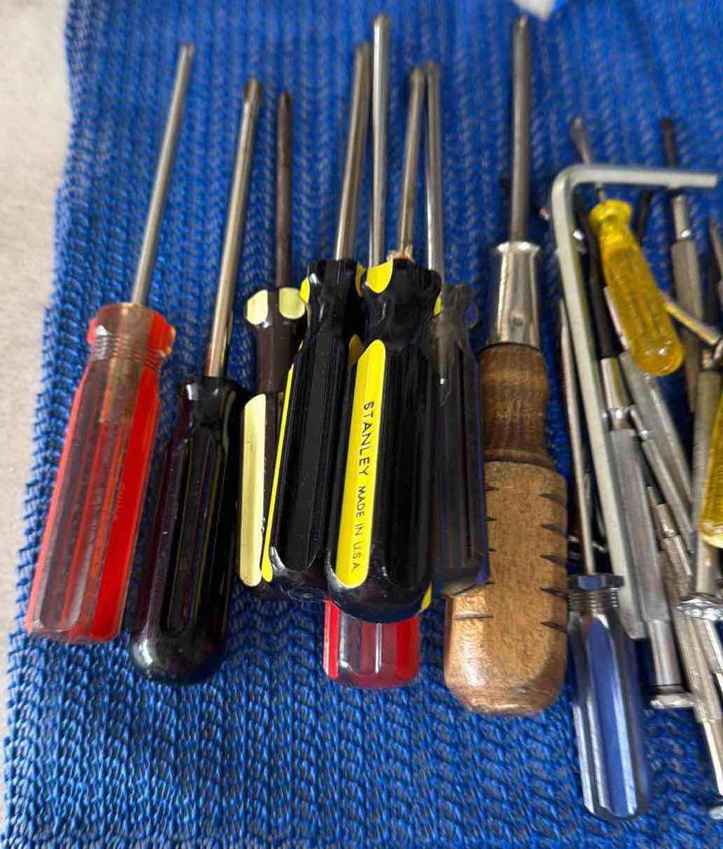 Photo 1 of SCREW DRIVERS-VARIOUS STYLES & SIZES