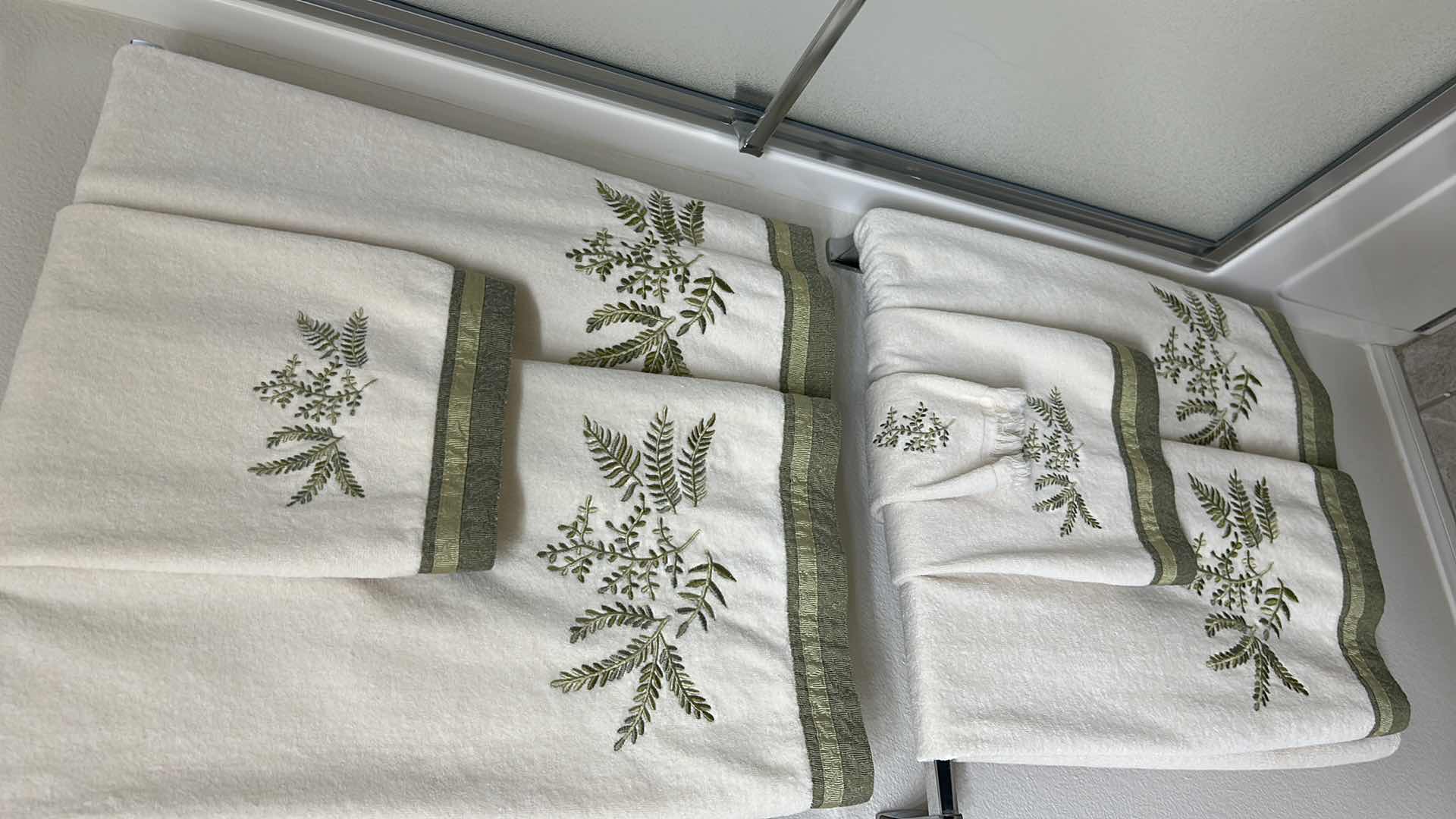 Photo 1 of 7- DECORATIVE BATH TOWELS 3 METAL  WALL BUTTERFLIES W 10”