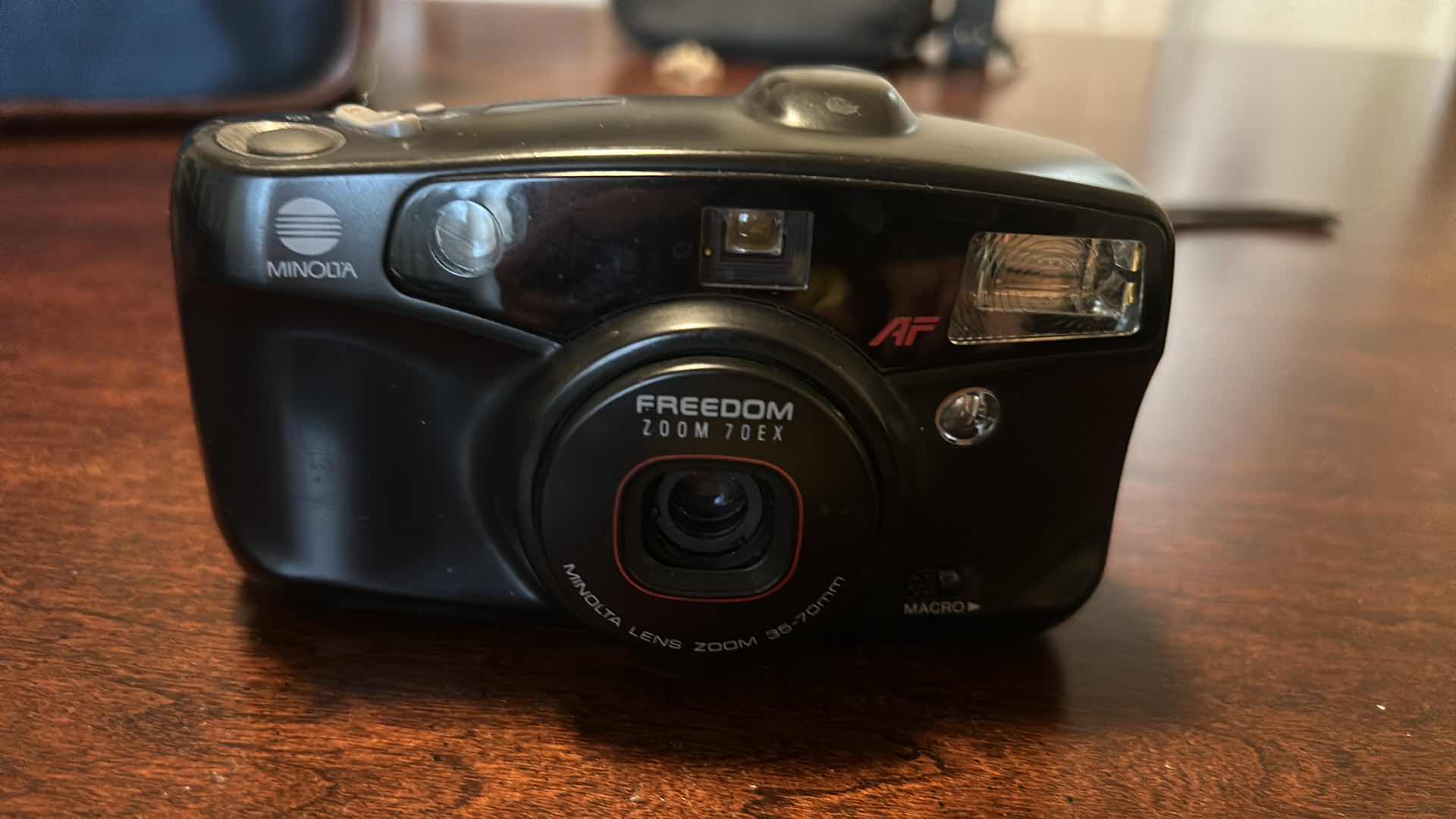 Photo 1 of 2 VINTAGE POINT AND SHOOT CAMERAS KODAK AND MINOLTA