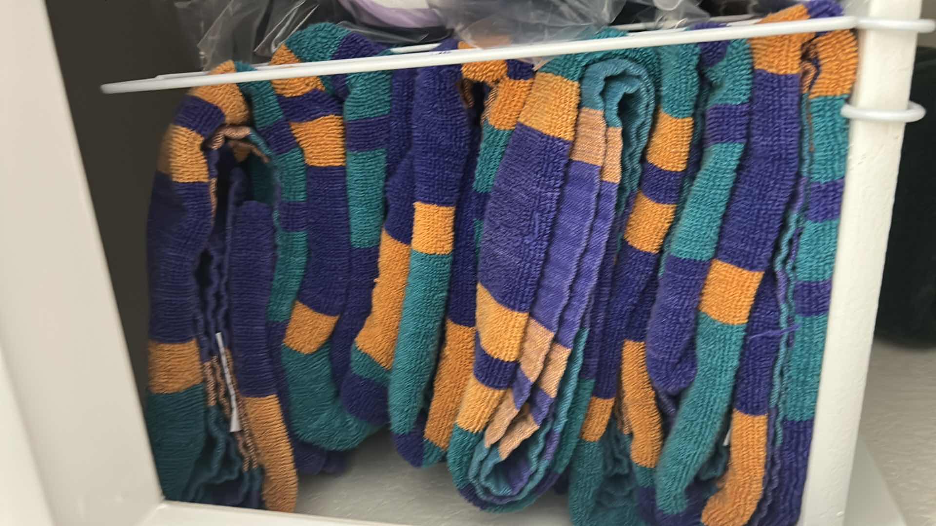 Photo 1 of CONTENTS OF SHELF BEACH TOWELS DECORATIVE KITCHEN OVEN MITTS DISH DRAINERS