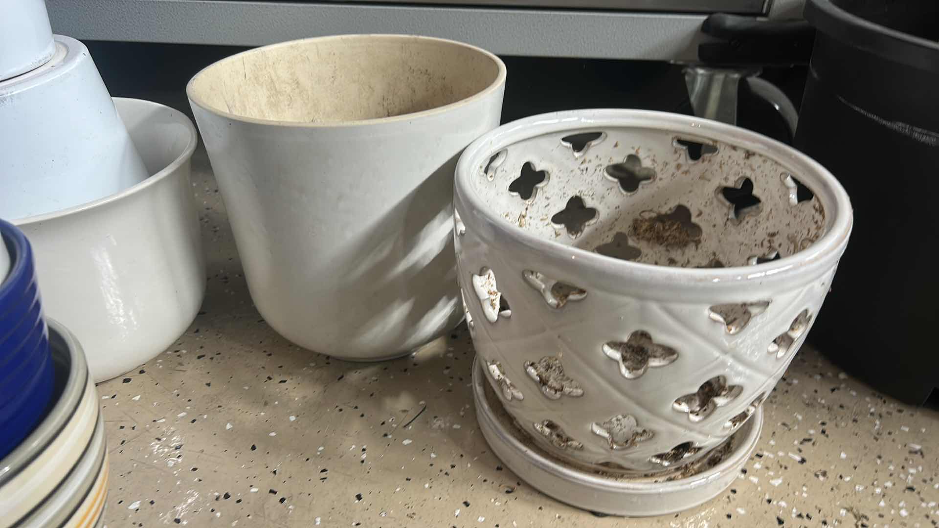 Photo 1 of CERAMIC POTTERY