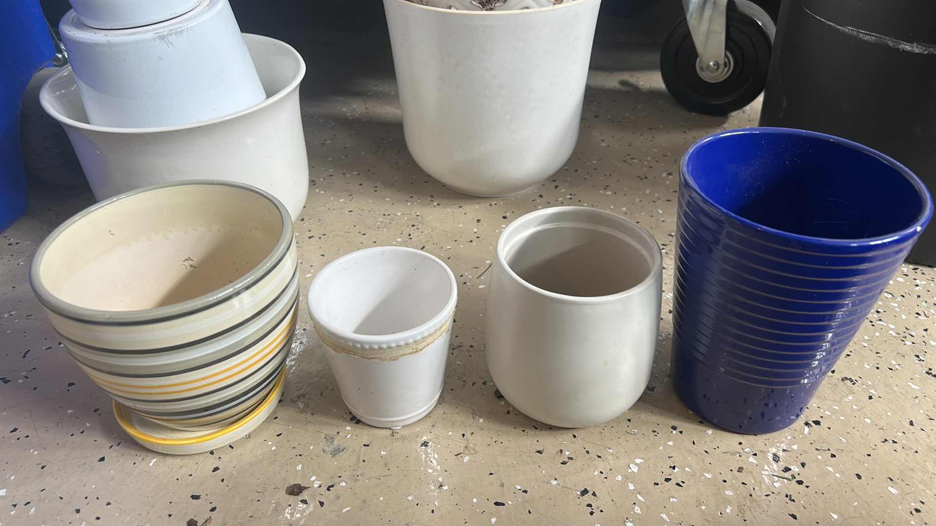 Photo 1 of CERAMIC POTTERY