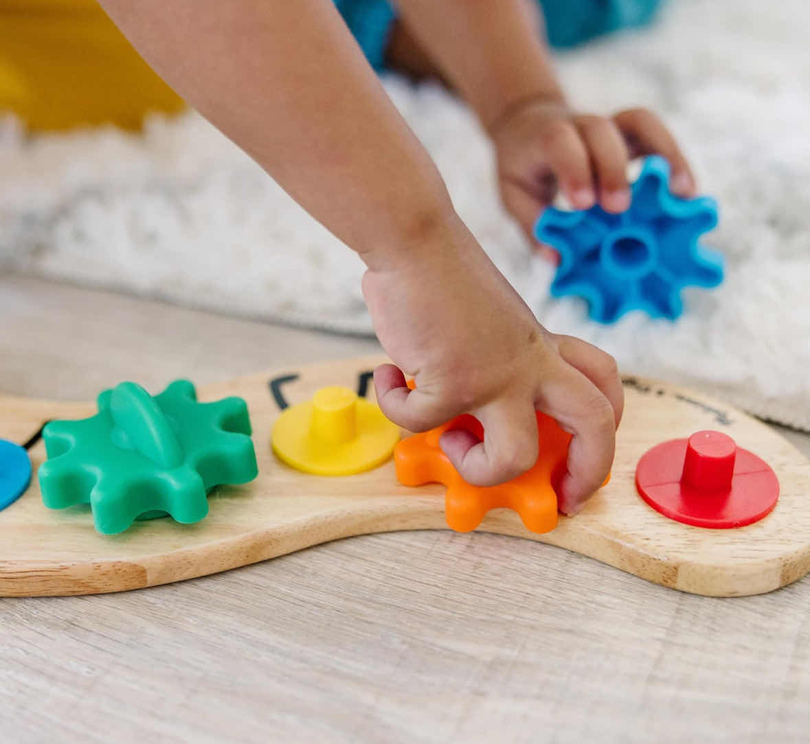 Photo 1 of NEW MELISSA & DOUG RAINBOW CATERPILLAR GEAR TOY W 6 INTERCHANGEABLE GEARS