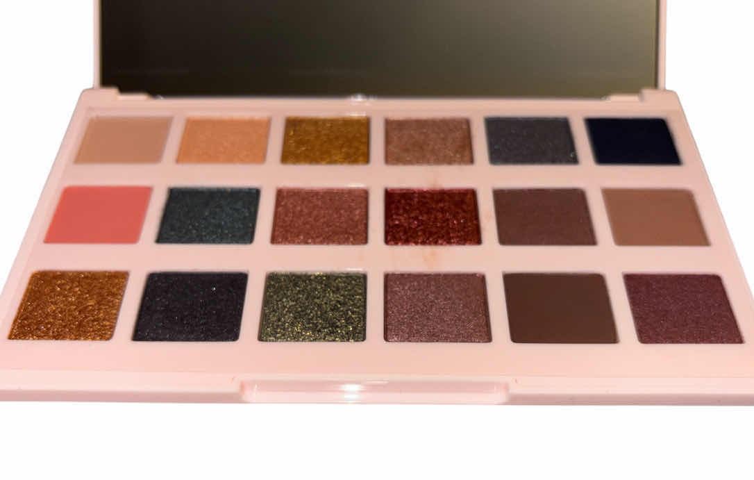Photo 1 of NEW CIATÉ LONDON ‘THE EDITOR PALETTE’ 18 PC EYESHADOW PALETTE & SPACE CASE COSMETICS QUAD EYESHADOW SET