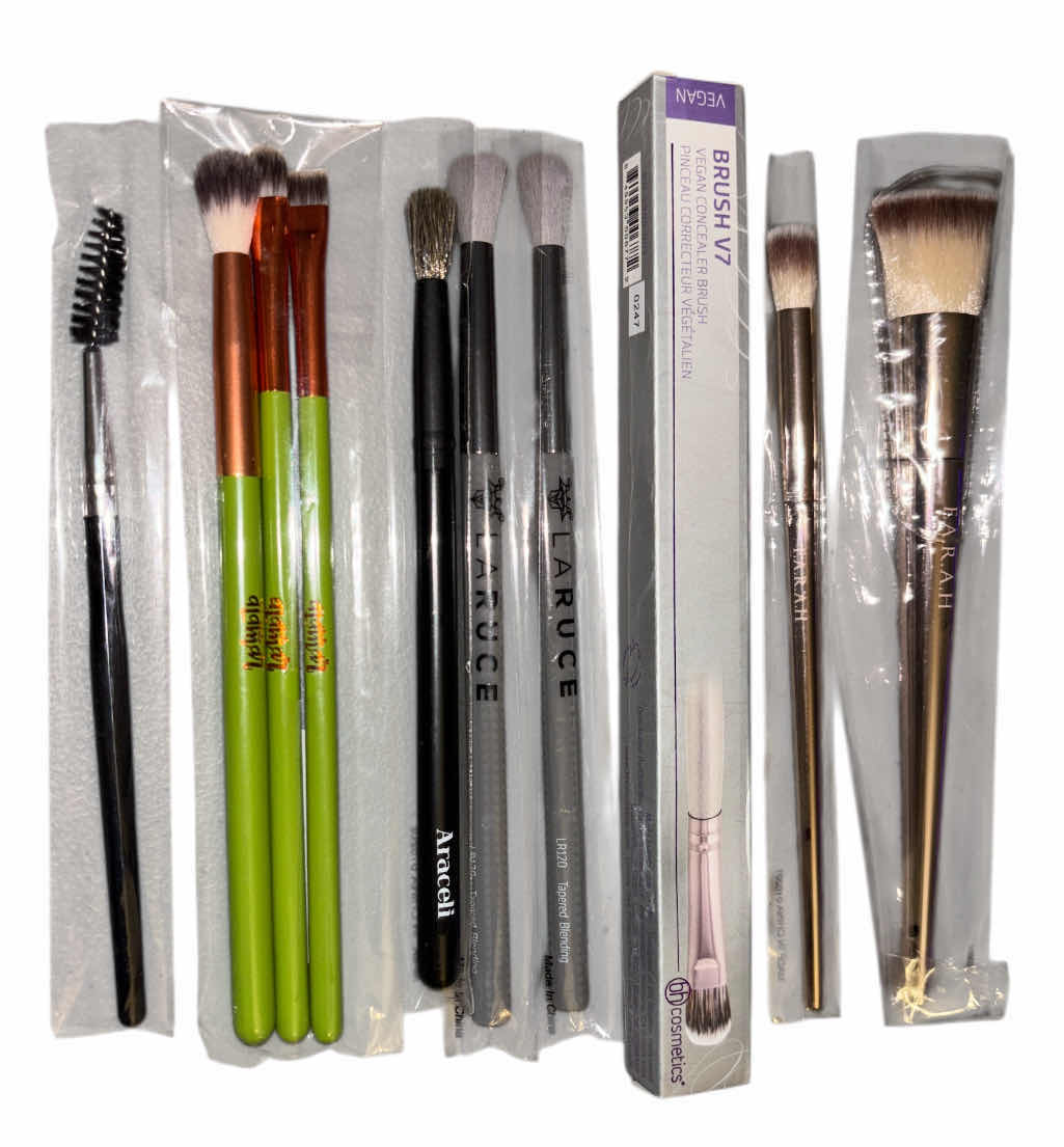 Photo 1 of NEW ASSORTED MAKEUP BRUSHES (10 PCS)