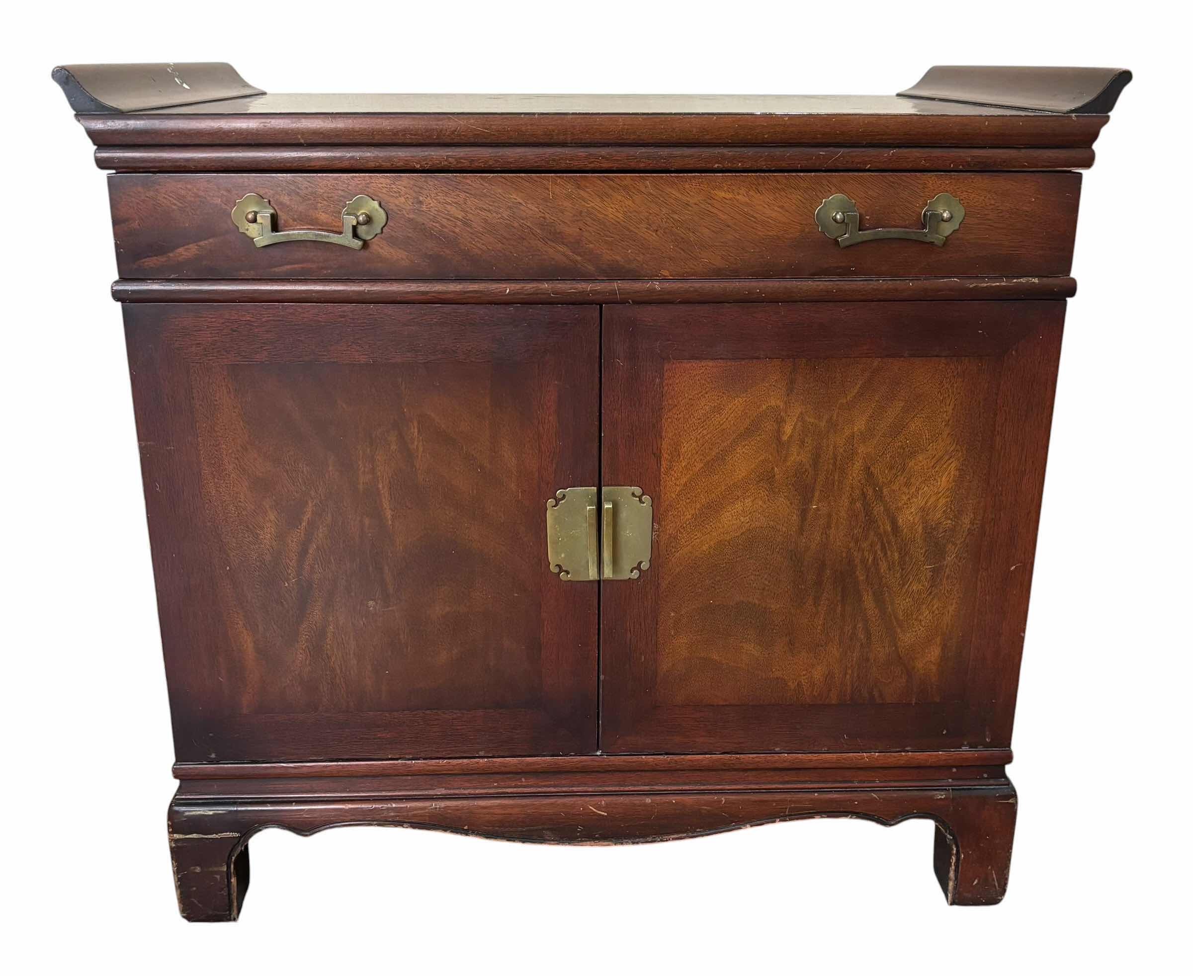 Photo 1 of HERITAGE HENREDON TABLE H27” X 29”W X 17.5”D $1280