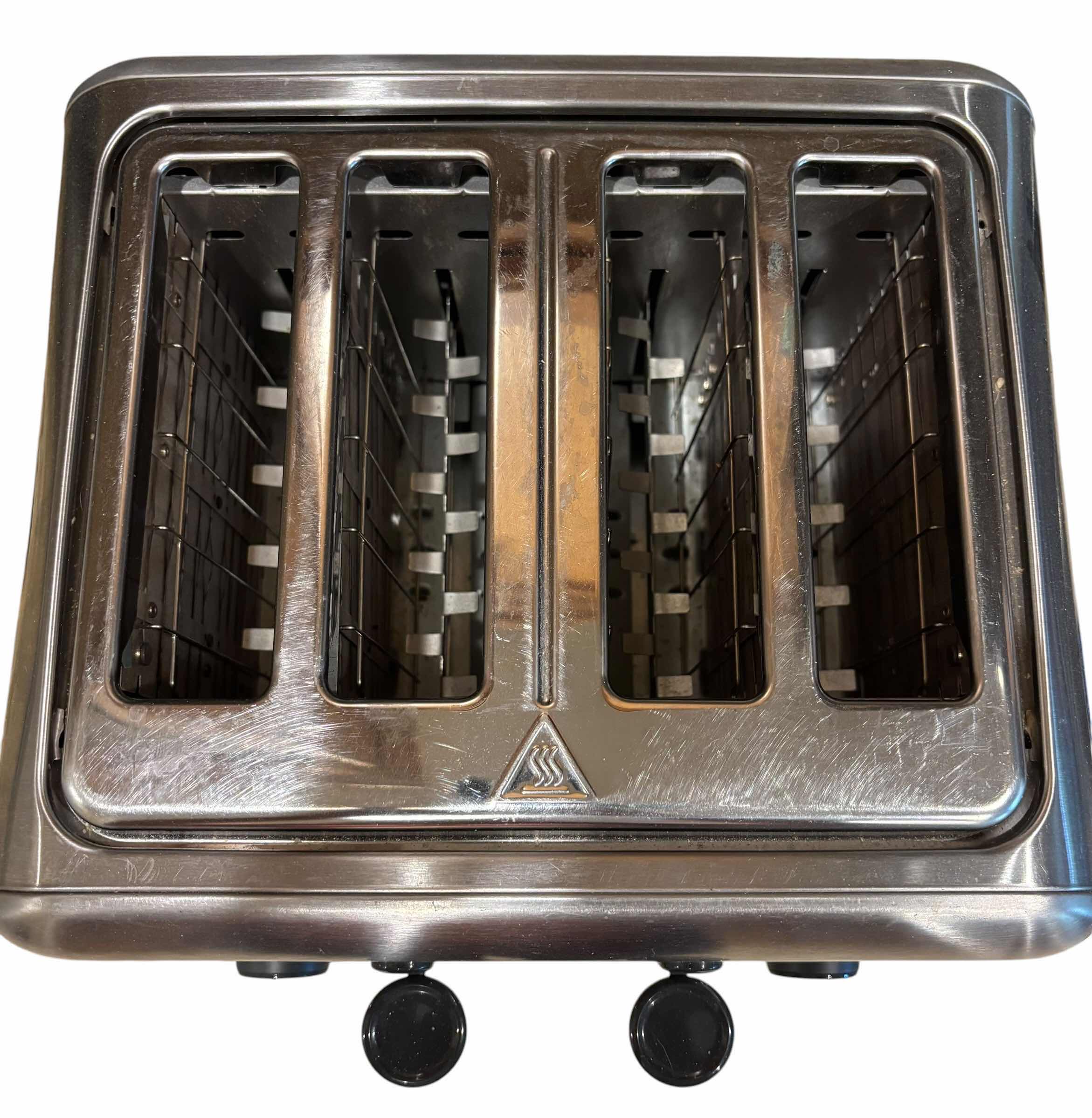 Photo 1 of BUYDEEM 4-SLICE TOASTER $70