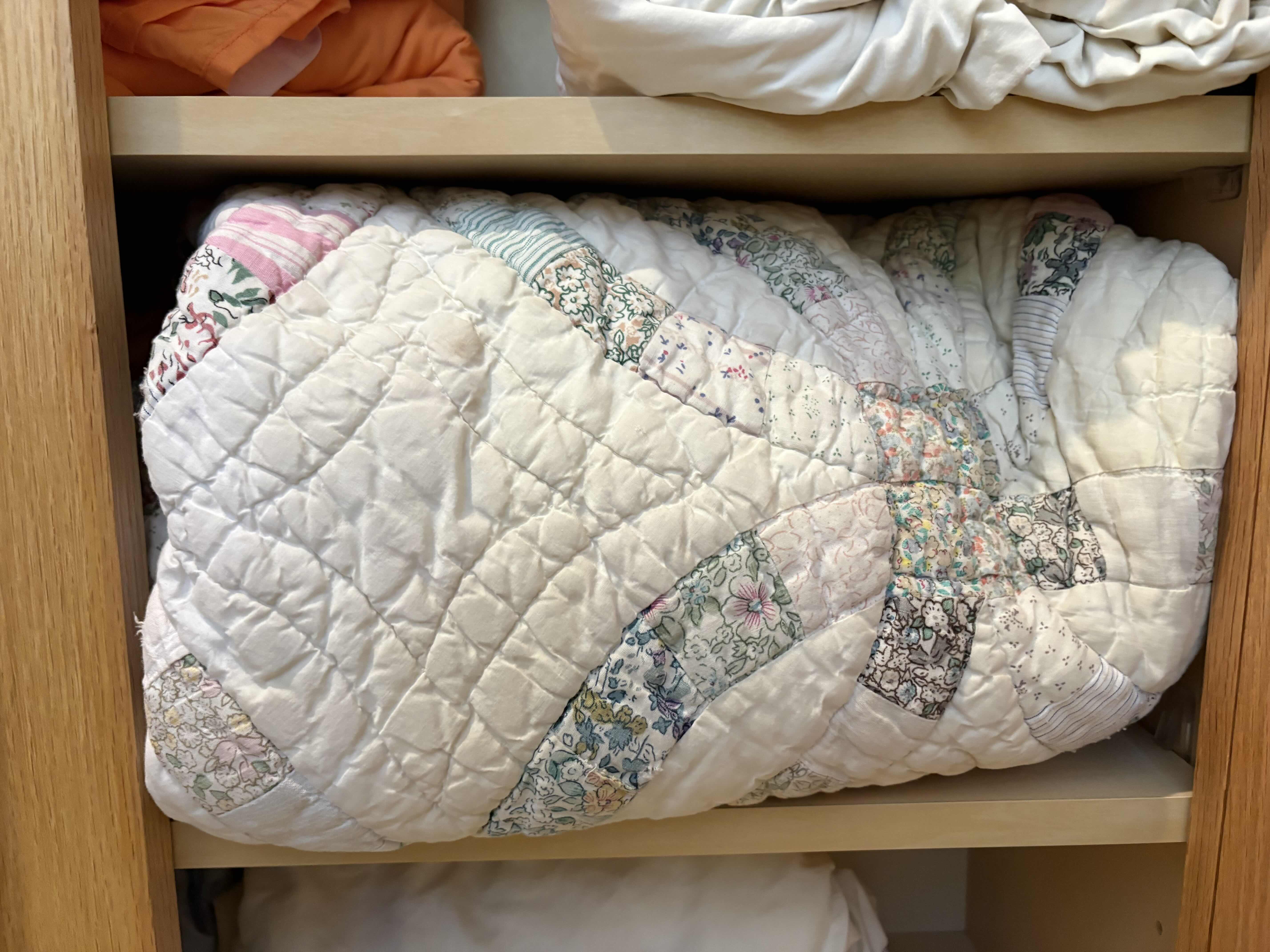Photo 1 of CONTENTS OF CABINET - BLANKETS,SHEETS AND PILLOWCASES