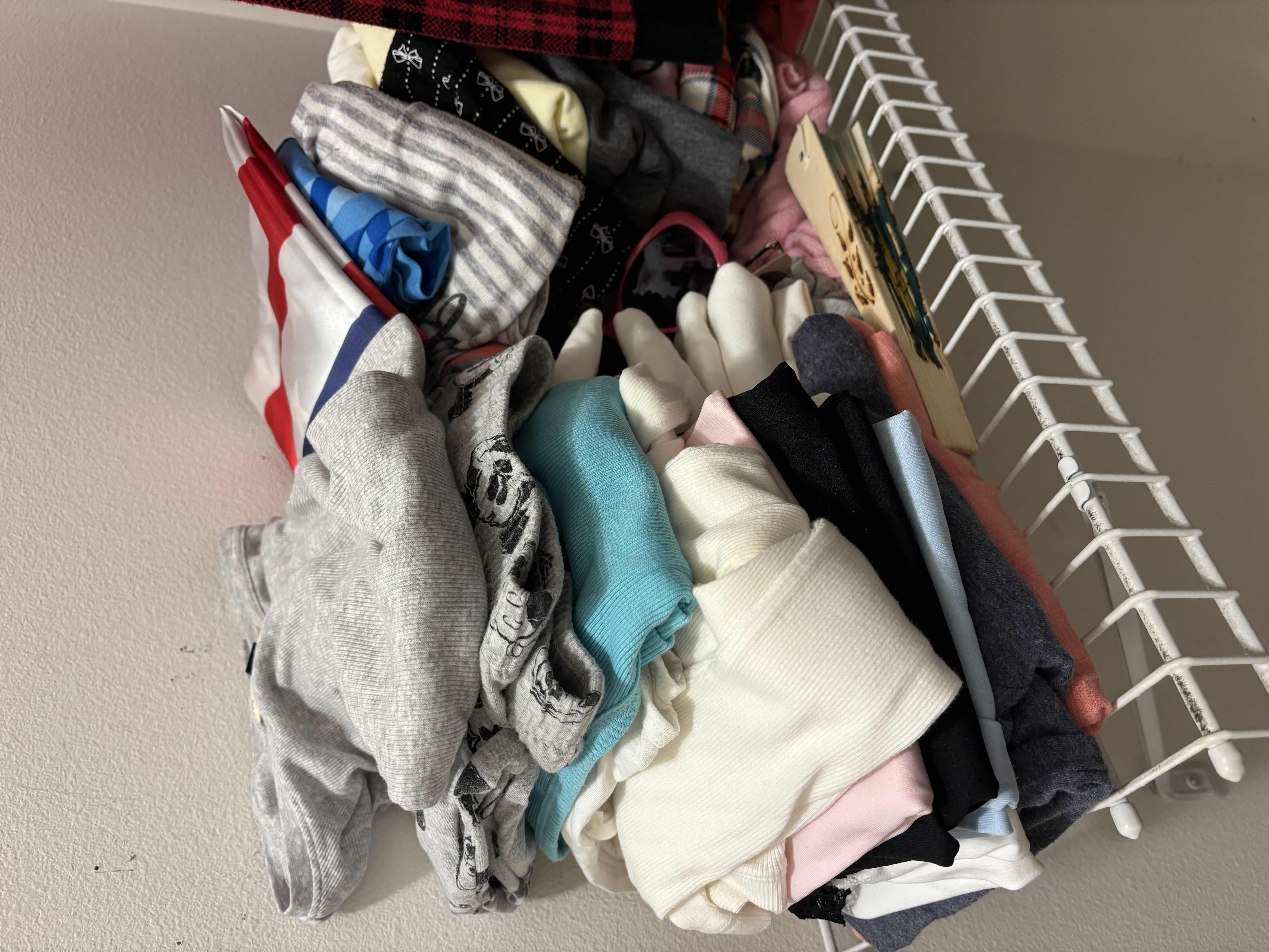 Photo 1 of WOMENS CLOTHES SIZE S/M