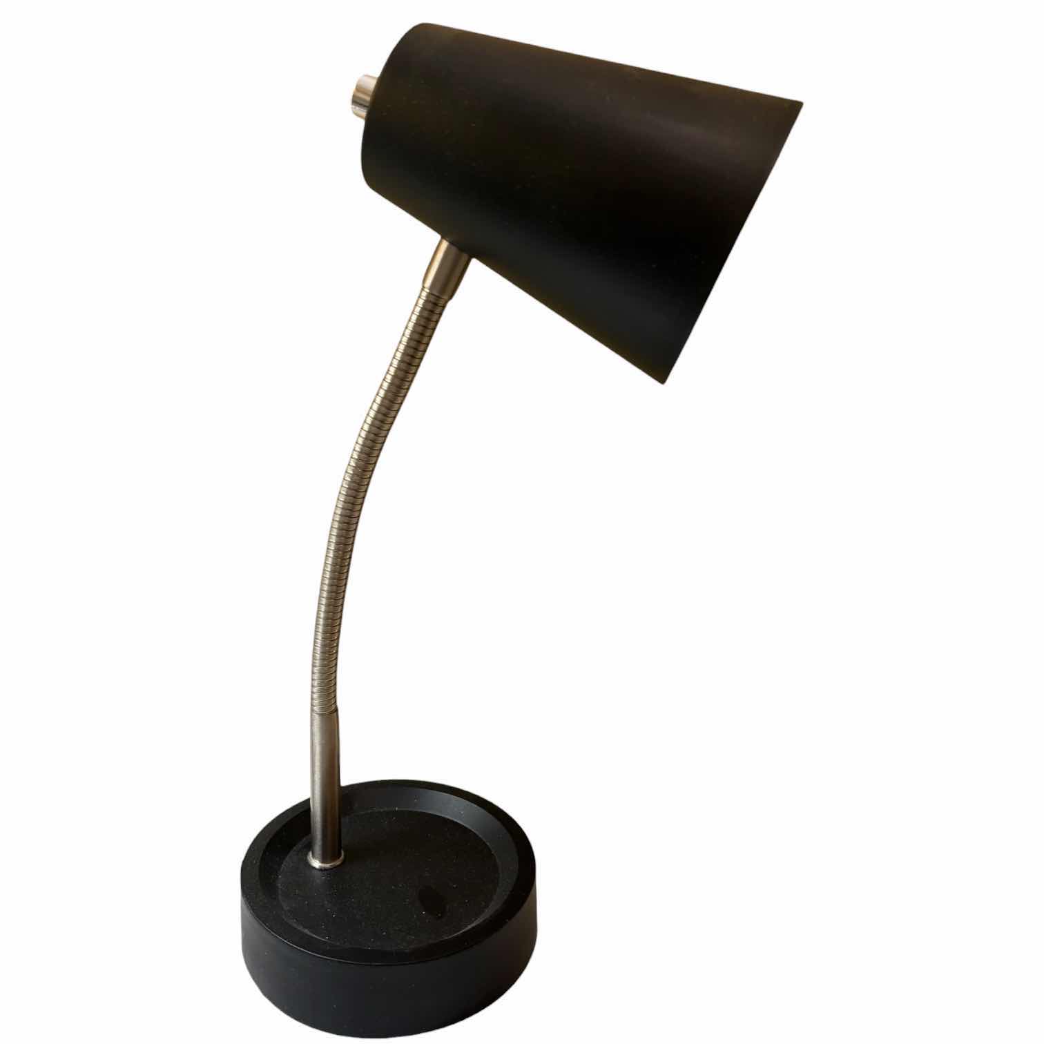 Photo 1 of (2)PCS BLACK AND GREY TABLE LAMP H23”