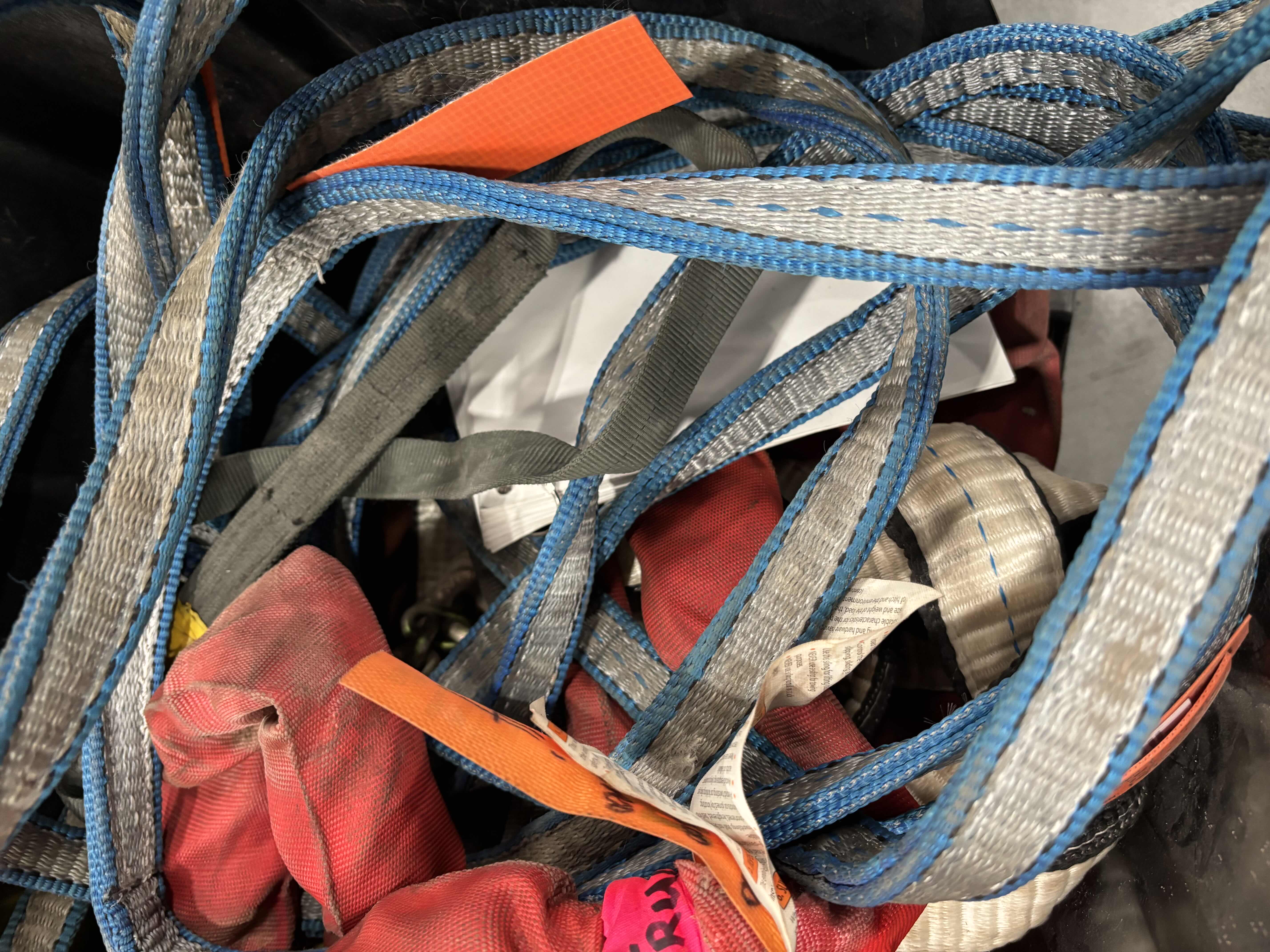 Photo 1 of CONTAINER OF INDUSTRIAL LIFTING SLINGS