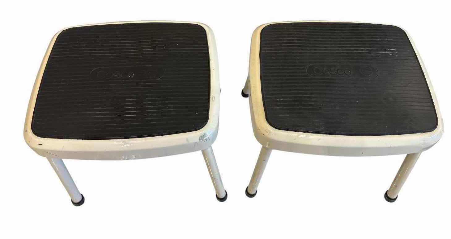 Photo 1 of (3)PCS METAL AND PLASTIC STEP STOOL H11”