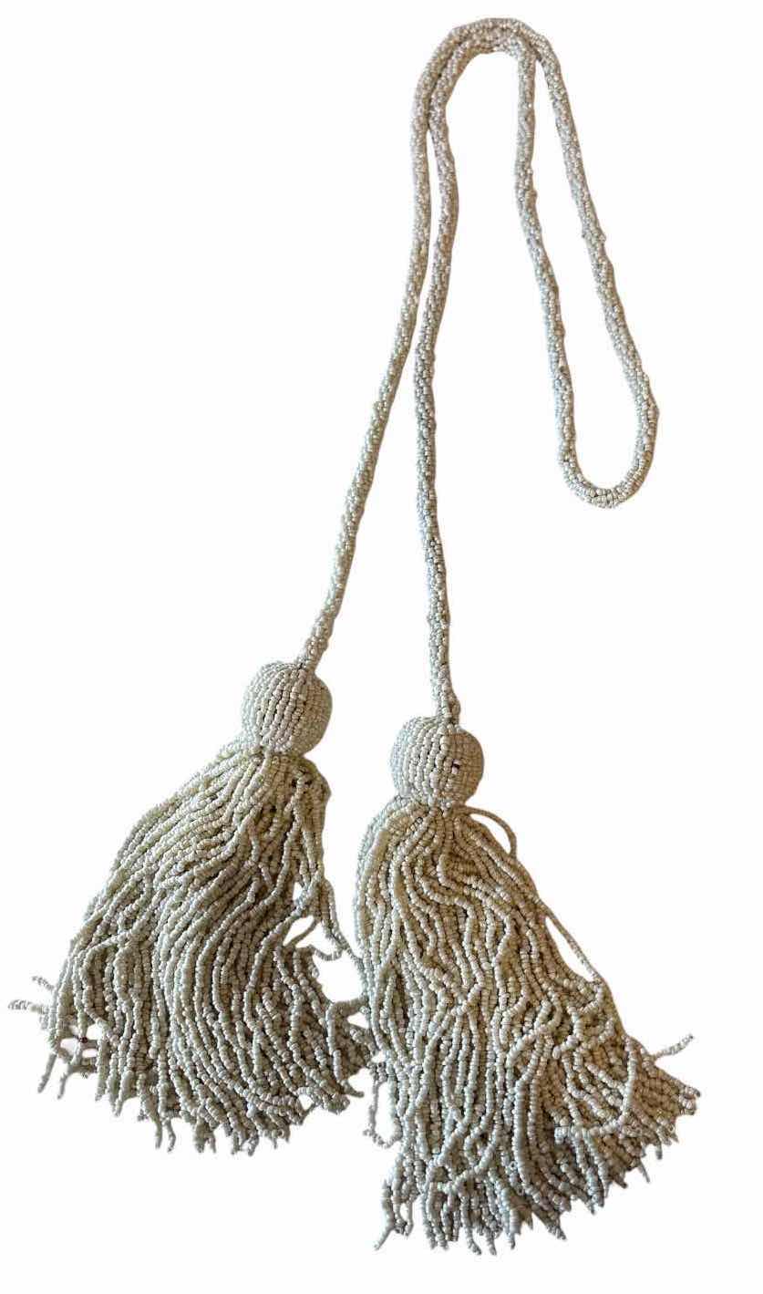 Photo 1 of (7)PCS DECORATIVE CURTAIN TASSEL & DRAPERY TIEBACK- WHITE, CREAM COLOR & MORE H20.5” $73