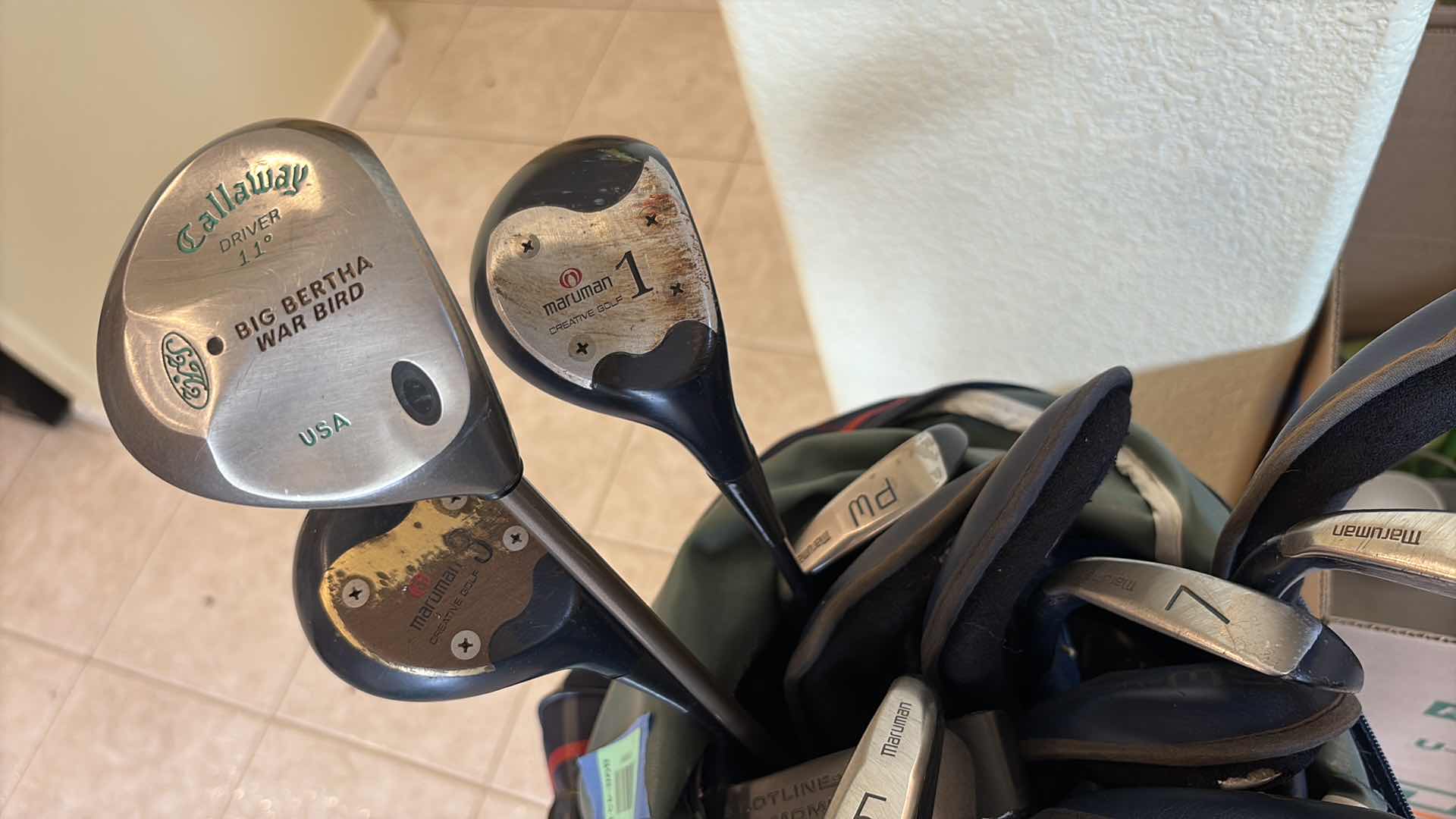 Photo 1 of MARUMAN & CALLAWAY ASSORTED GOLF CLUB SET WITH GREEN POWER CART BAG $175