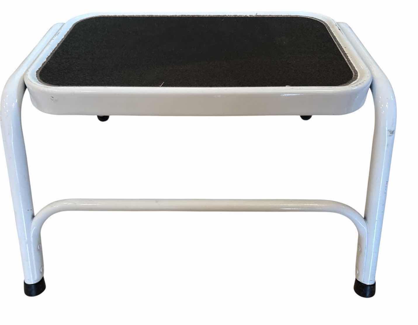 Photo 1 of (5)PCS STEP STOOL METAL AND PLASTIC H10.5”