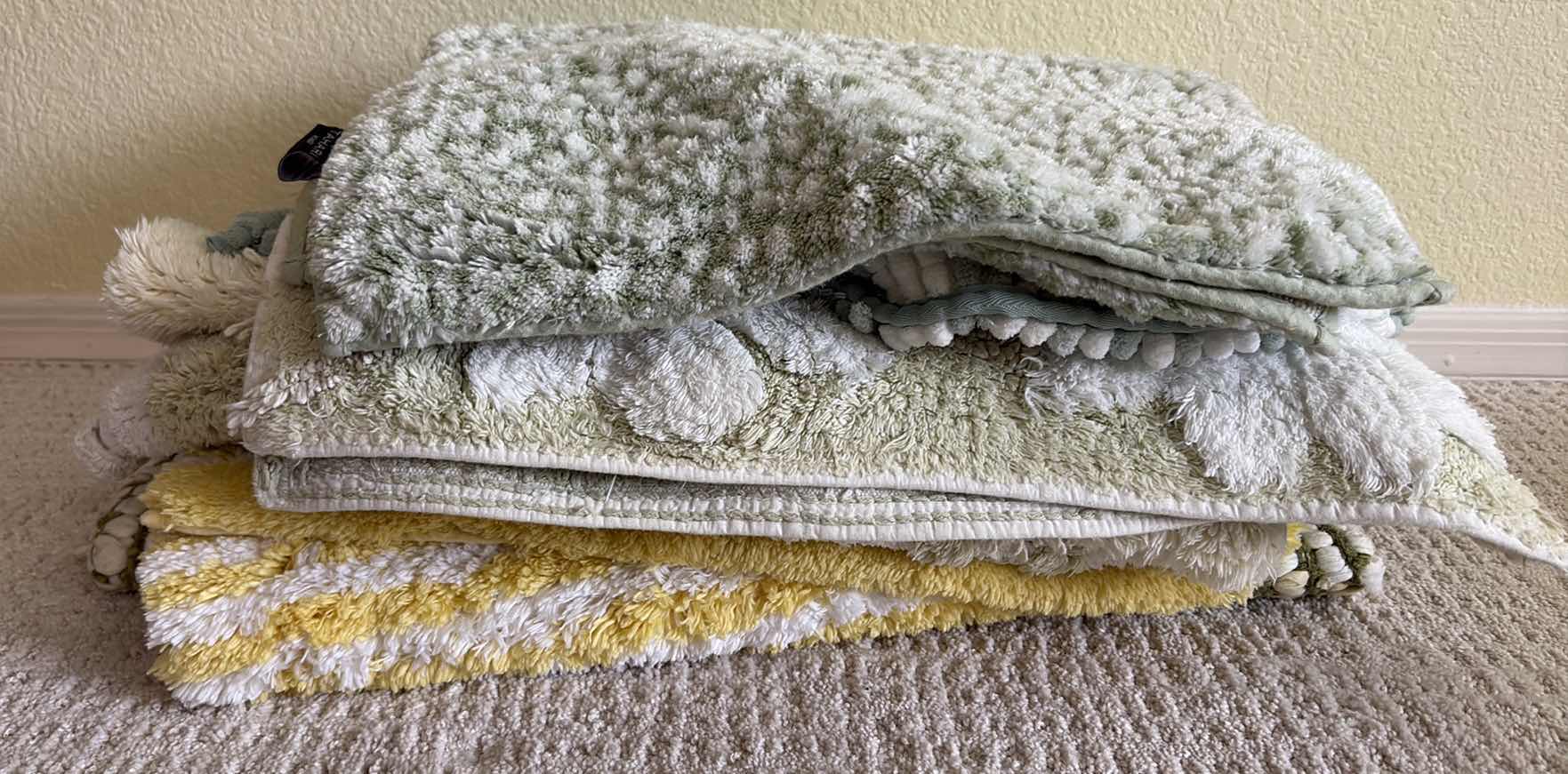 Photo 1 of (8)PCS BATHROOM BATH MAT & ACCENT RUG LOT – GREEN, WHITE & YELLOW