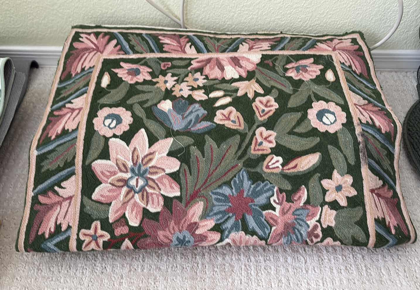 Photo 1 of (7)PCS BATH MATS- YELLOW, FLORAL & GREEN ASSORTED SIZES