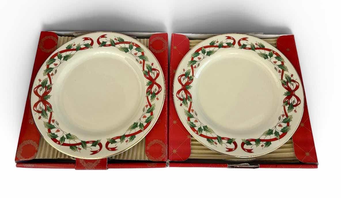 Photo 1 of EIGHT PIECE ROYAL LIMITED, HOLLY HOLIDAY PLATES 7.5”