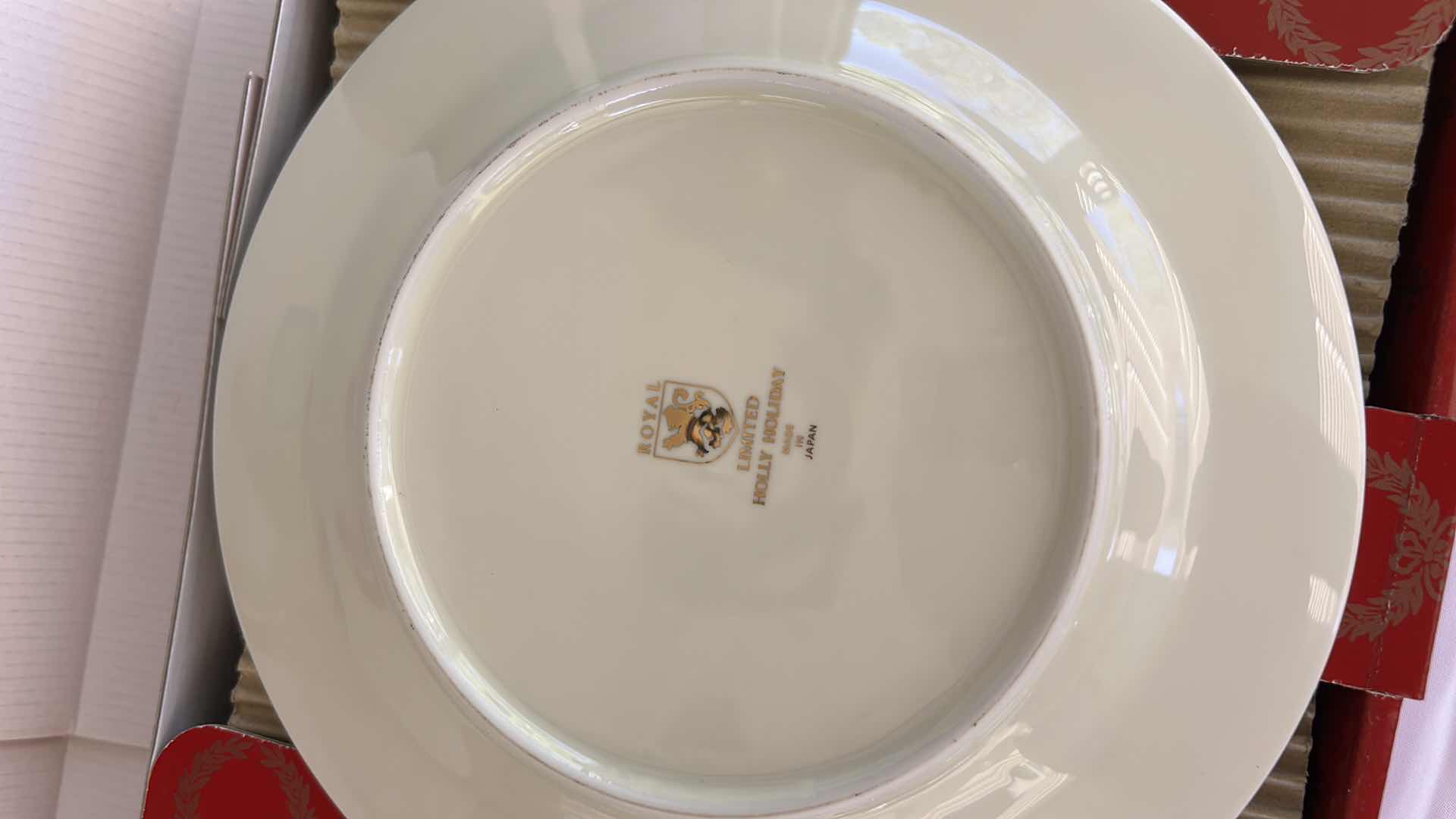 Photo 1 of EIGHT PIECE ROYAL LIMITED, HOLLY HOLIDAY PLATES 7.5”