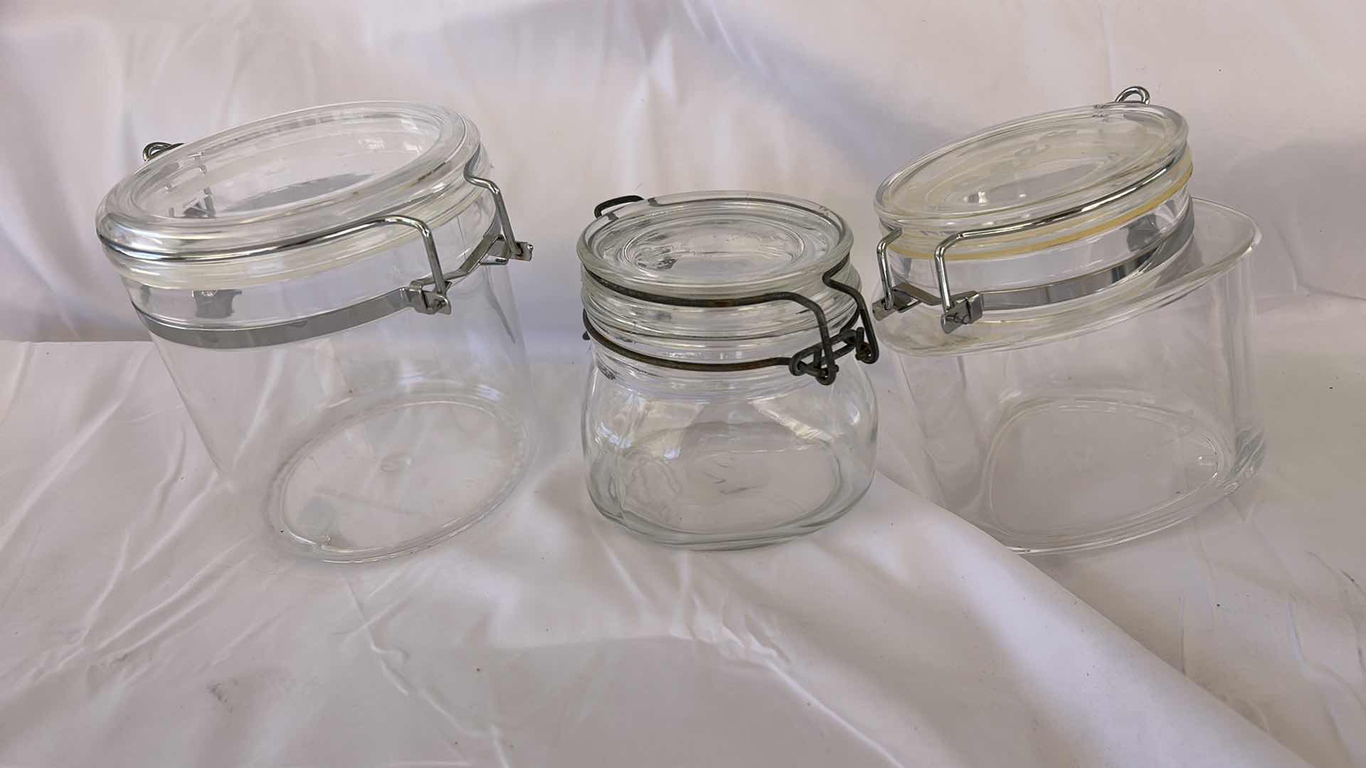 Photo 1 of ANCHOR HOCKING OVEN BASICS, PYREX & ASSORTED GLASS BAKEWARE