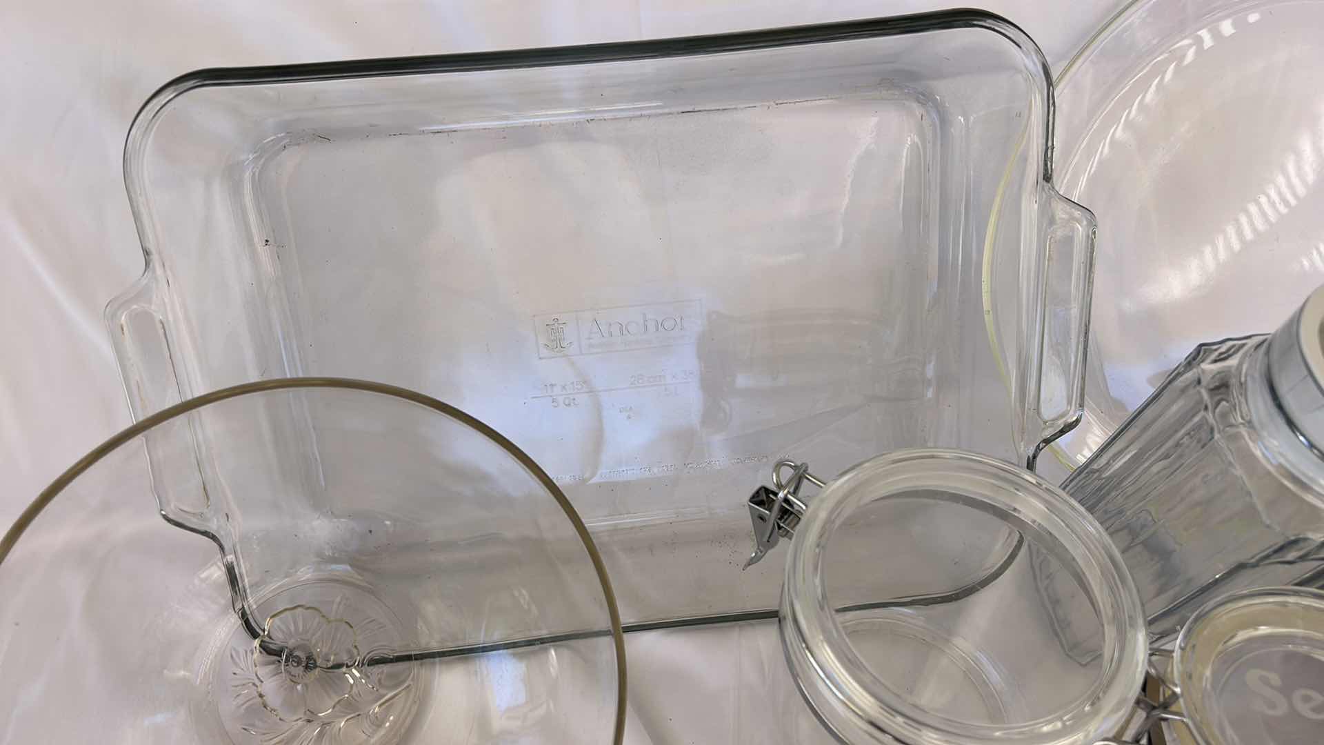 Photo 1 of ANCHOR HOCKING OVEN BASICS, PYREX & ASSORTED GLASS BAKEWARE