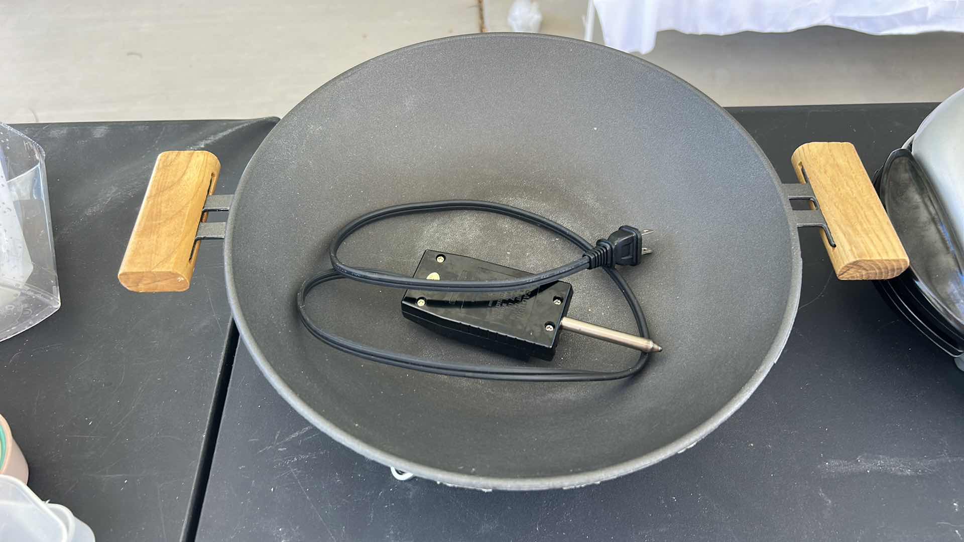 Photo 1 of ELECTRIC WOK AND GEORGE FOREMAN GRILL
