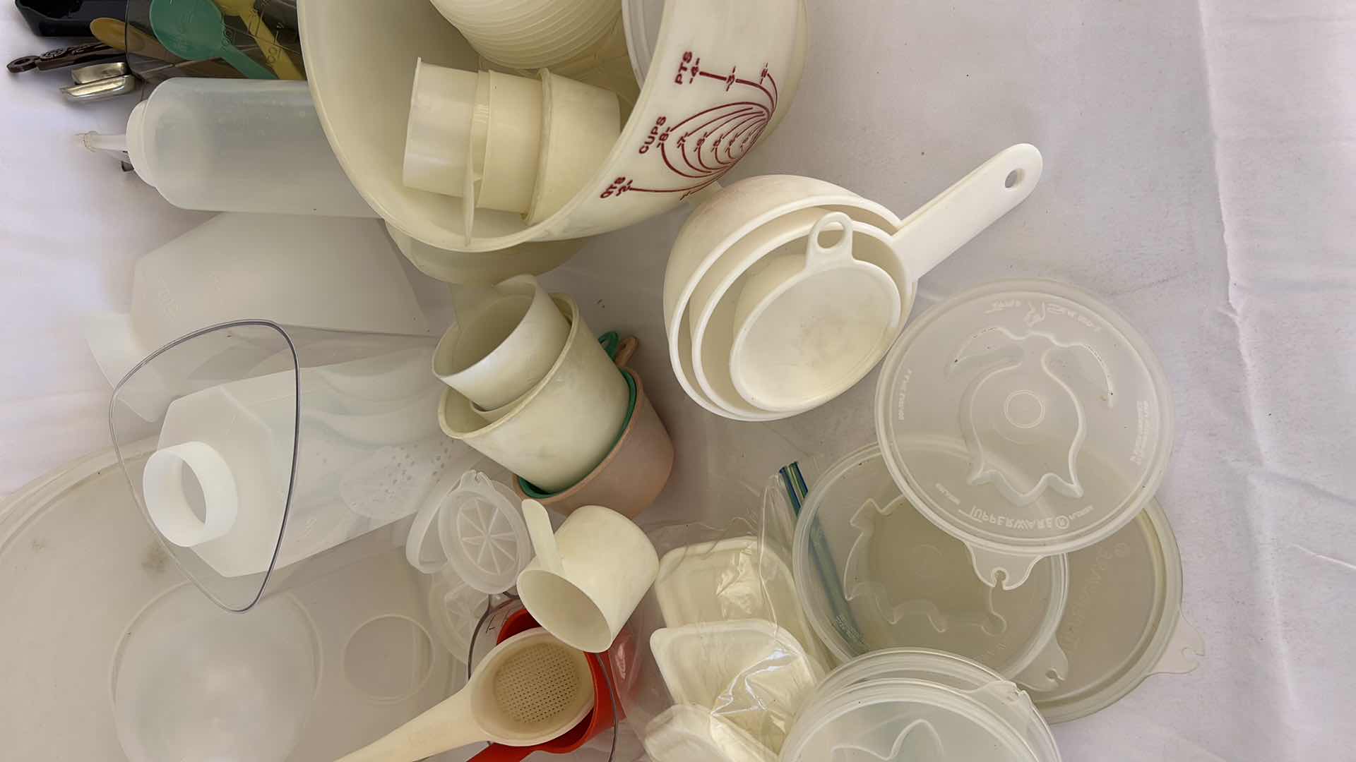 Photo 1 of VINTAGE TUPPERWARE PLASTIC STORAGE CONTAINERS, LIDS, BOWLS & MEASURING TOOLS