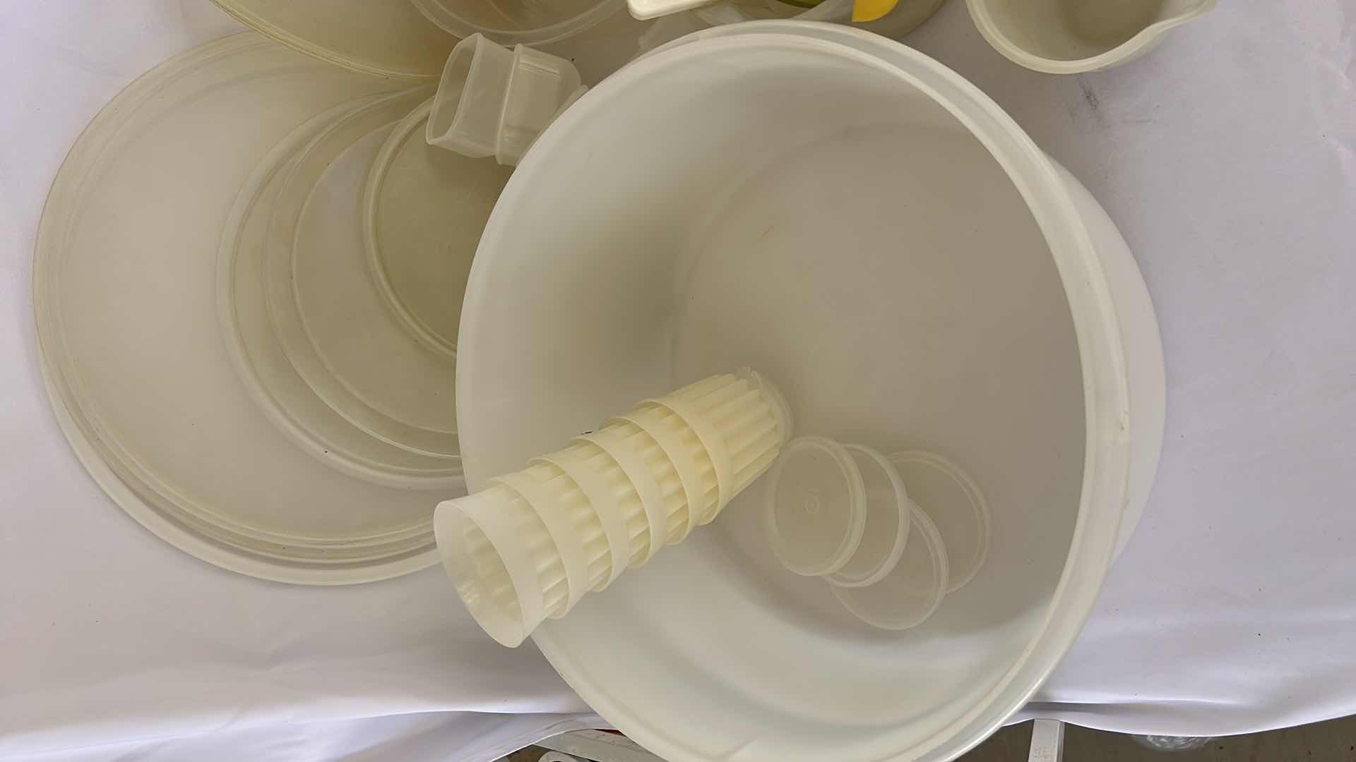 Photo 1 of VINTAGE TUPPERWARE PLASTIC STORAGE CONTAINERS, LIDS, BOWLS & MEASURING TOOLS