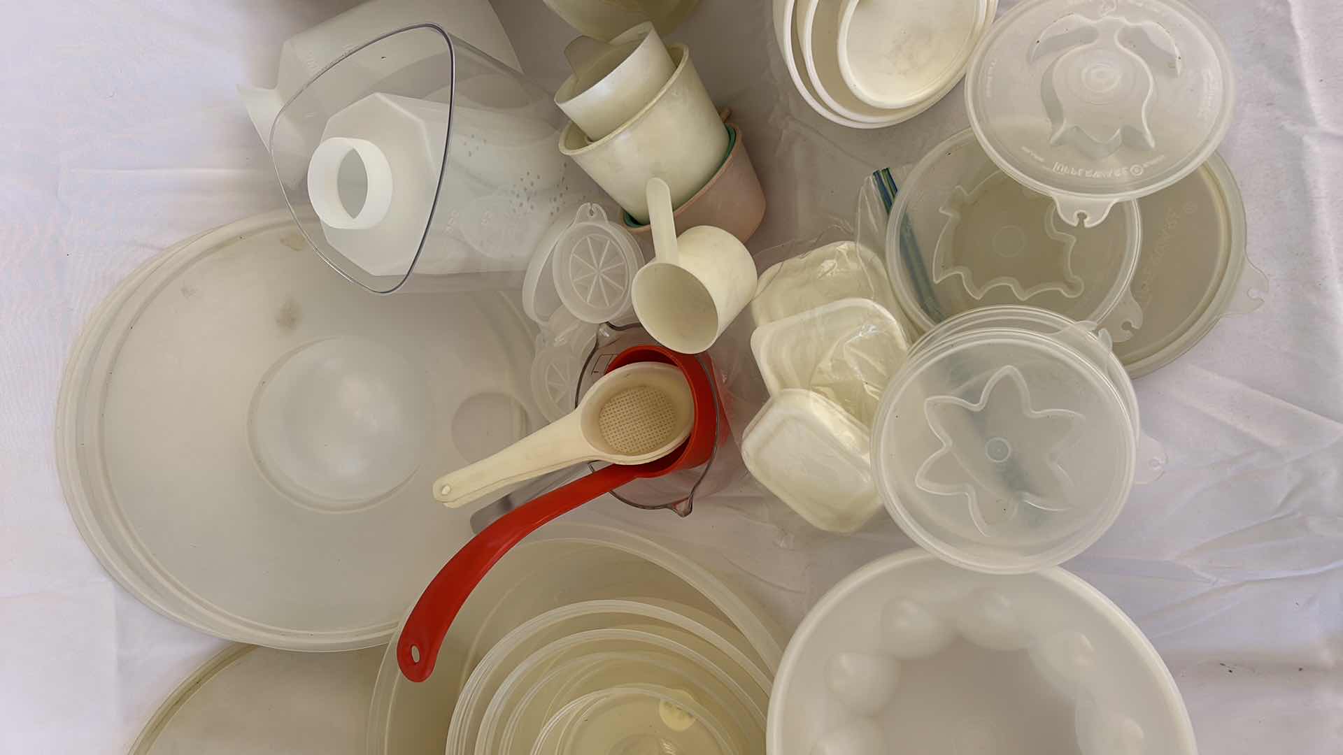 Photo 1 of VINTAGE TUPPERWARE PLASTIC STORAGE CONTAINERS, LIDS, BOWLS & MEASURING TOOLS