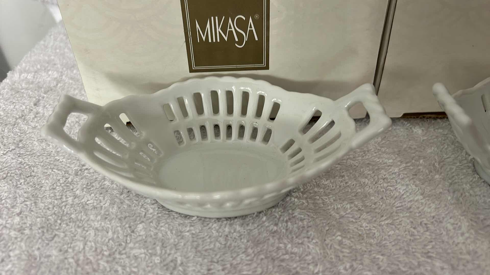 Photo 1 of SMALL MIKASA BRIDAL LACE BASKETS