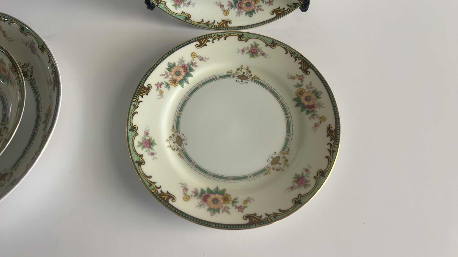 Photo 1 of FIVE PIECE VINTAGE NORITAKE CLINTONIA PLACE SETTING PORCELAIN DINNERWARE