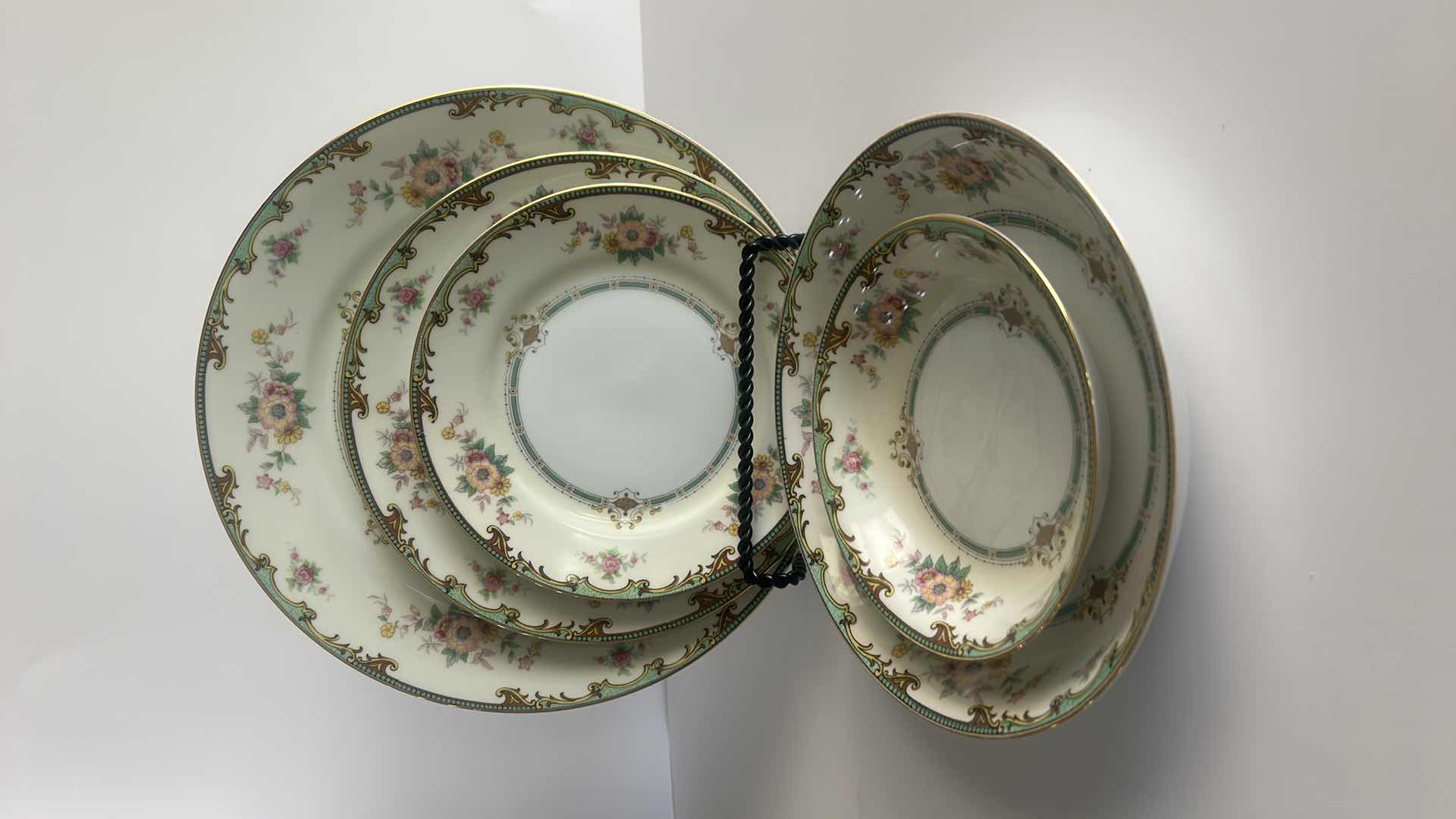 Photo 1 of FIVE PIECE VINTAGE NORITAKE CLINTONIA PLACE SETTING PORCELAIN DINNERWARE