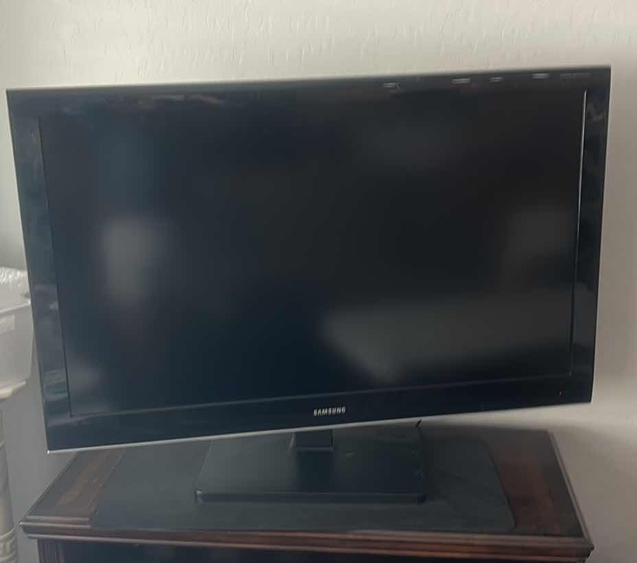 Photo 1 of SAMSUNG  TV ON STAND