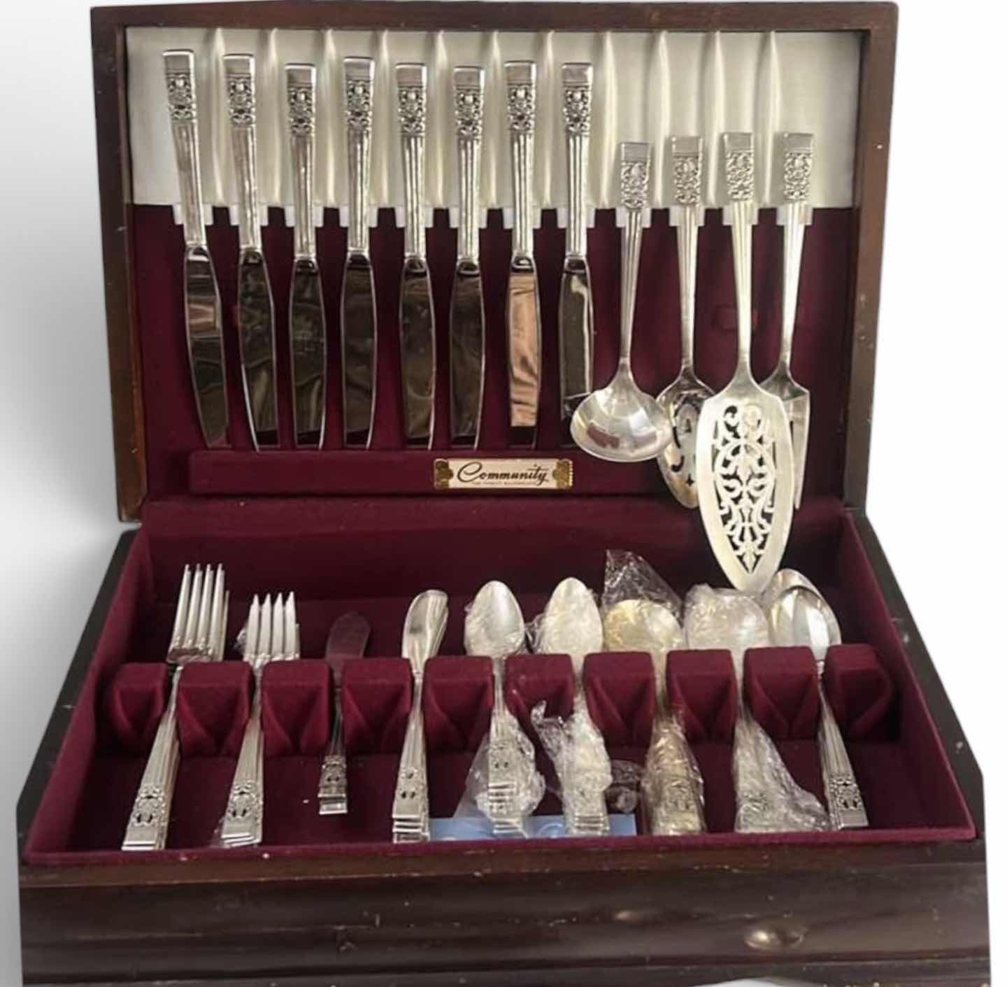 Photo 1 of 64 PC VINTAGE COMMUNITY SILVERPLATE FLATWARE SET + 7 MISC FLATWARE