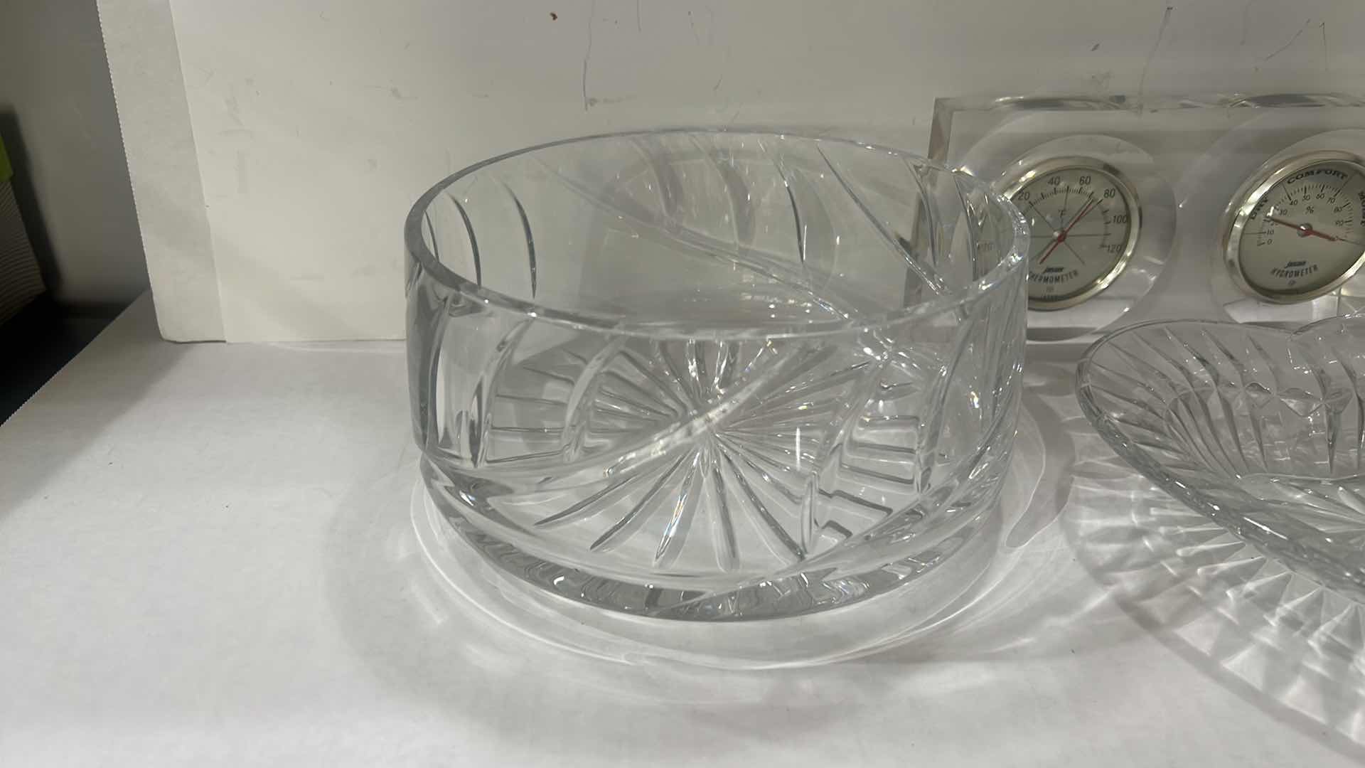 Photo 1 of 2 PC VINTAGE CRYSTAL(BOWL 8” x H4”) & VINTAGE ANALOG WEATHER STATION