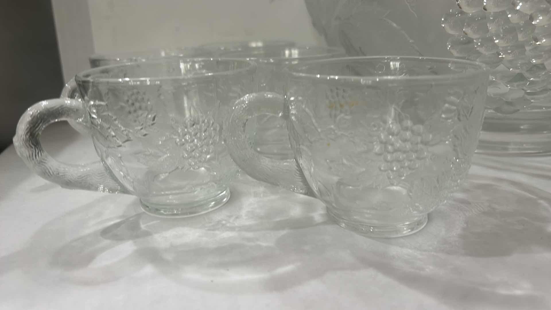 Photo 1 of ANCHOR HOCKING “HARVEST GRAPE” GLASS PUNCH BOWL SET. 10 CUPS