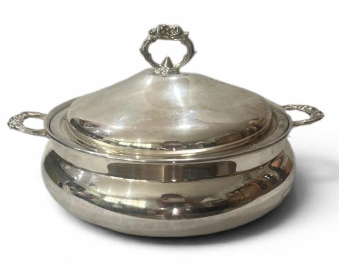 Photo 1 of VINTAGE SILVER-PLATED COVERED CASSEROLE SERVING DISH MANUFACTURED BY ENGLISH SILVER MANUFACTURING CORP 14” x H8”