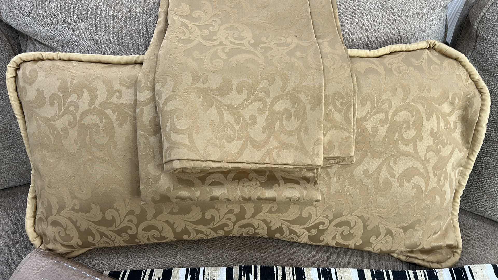 Photo 1 of HOME LINENS-RALPH LAUREN HOME NEW $100 PLUS MORE