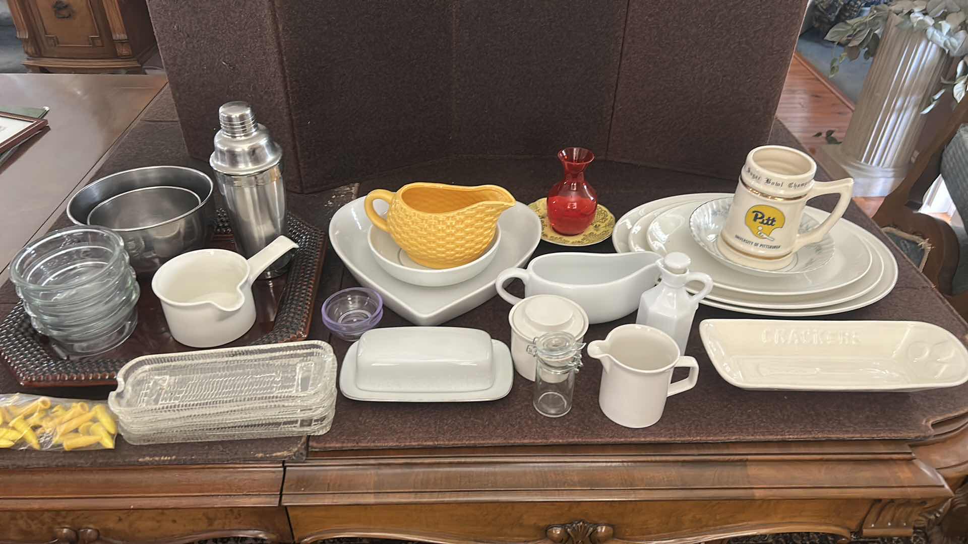 Photo 1 of KITCHEN ITEMS AND SERVICE 
WARE
