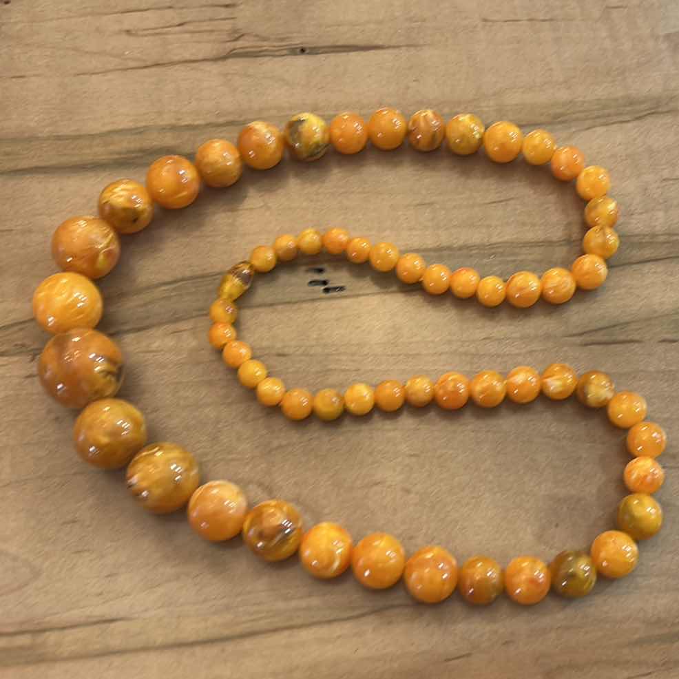 Photo 1 of VINTAGE GRADUATED BUTTERSCOTCH BALTIC AMBER BEAD NECKLACE. WEIGHING APPROXIMATELY 94.62 GRAMS