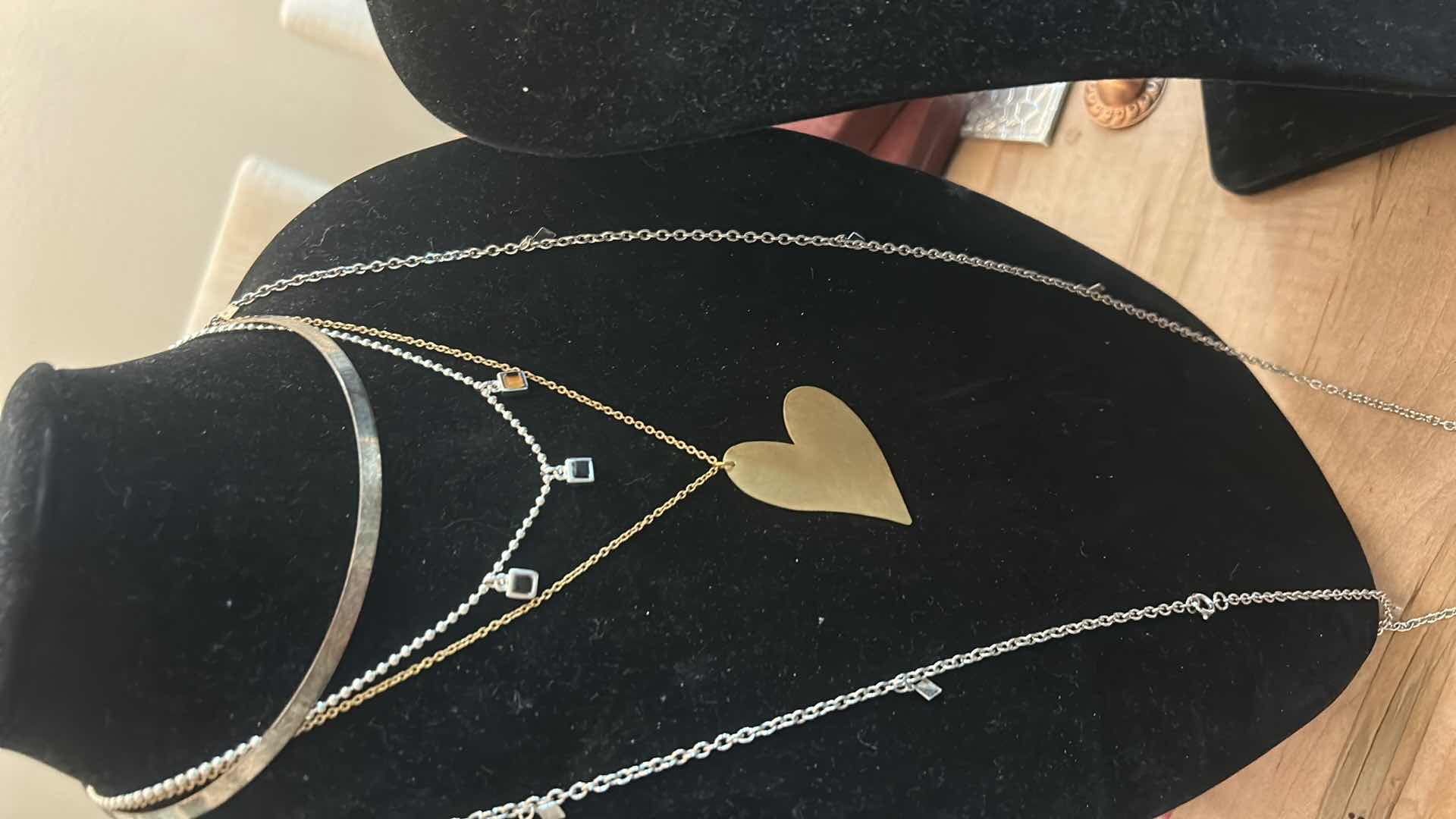 Photo 1 of 6 WOMENS NECKLACES
