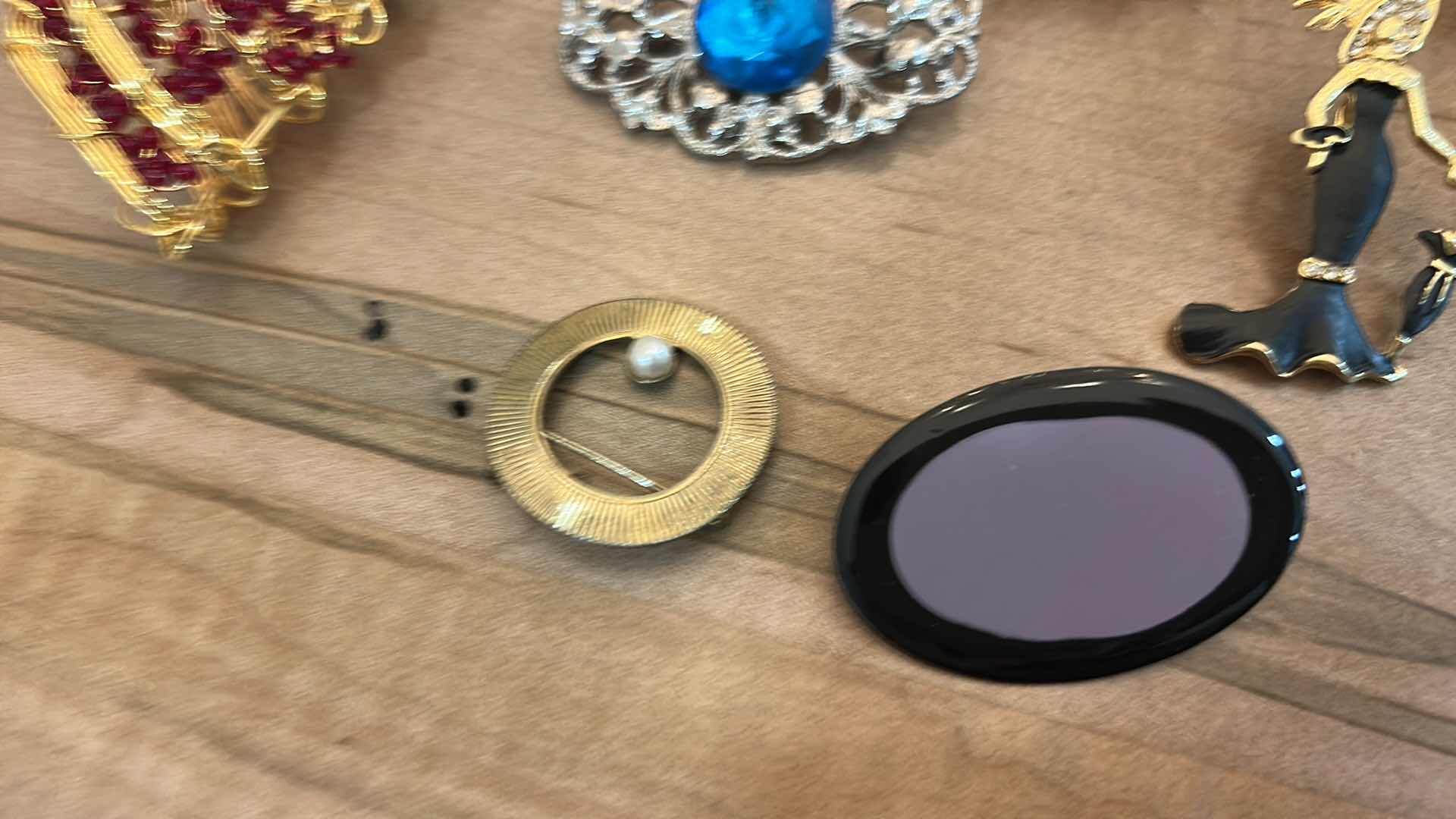 Photo 1 of VINTAGE PINS